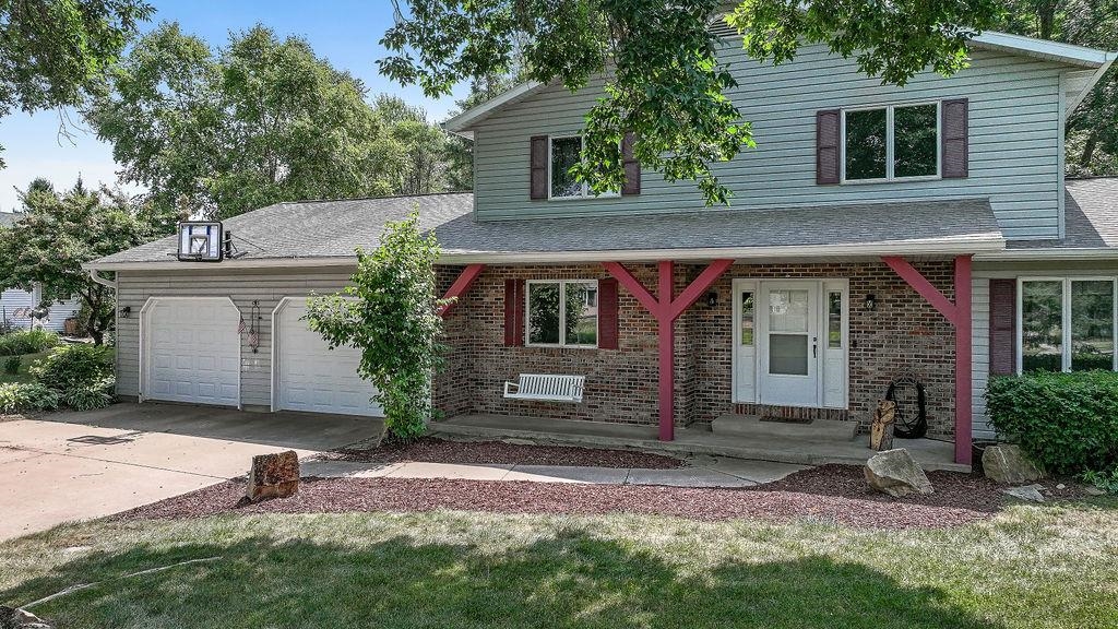 2200 E FILLMORE STREET, Marshfield, Wisconsin 54449, 4 Bedrooms Bedrooms, ,2 BathroomsBathrooms,Residential,For Sale,2200 E FILLMORE STREET,22603840