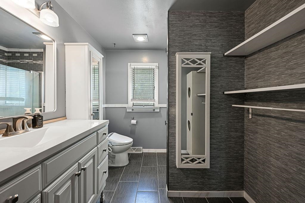 2200 E FILLMORE STREET, Marshfield, Wisconsin 54449, 4 Bedrooms Bedrooms, ,2 BathroomsBathrooms,Residential,For Sale,2200 E FILLMORE STREET,22603840