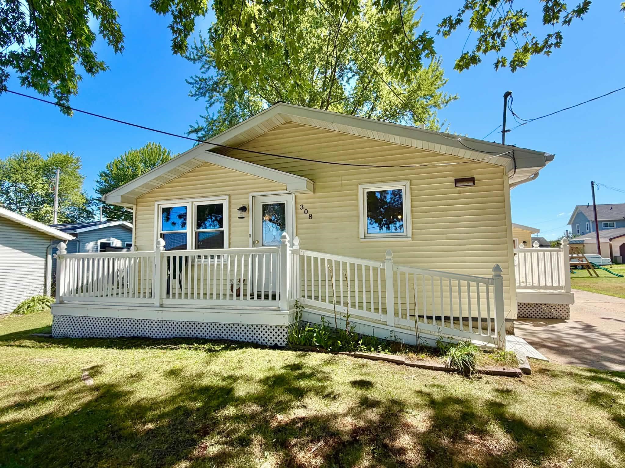 308 PINE STREET, Marathon, Wisconsin 54448, 2 Bedrooms Bedrooms, ,1 BathroomBathrooms,Residential,For Sale,308 PINE STREET,22603845