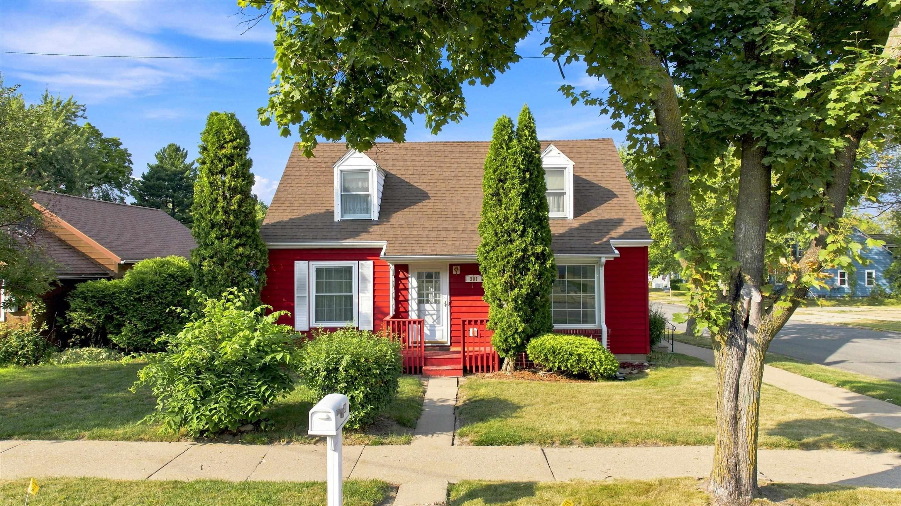 201 W DOEGE STREET, Marshfield, Wisconsin 54449, 3 Bedrooms Bedrooms, ,2 BathroomsBathrooms,Residential,For Sale,201 W DOEGE STREET,22603848