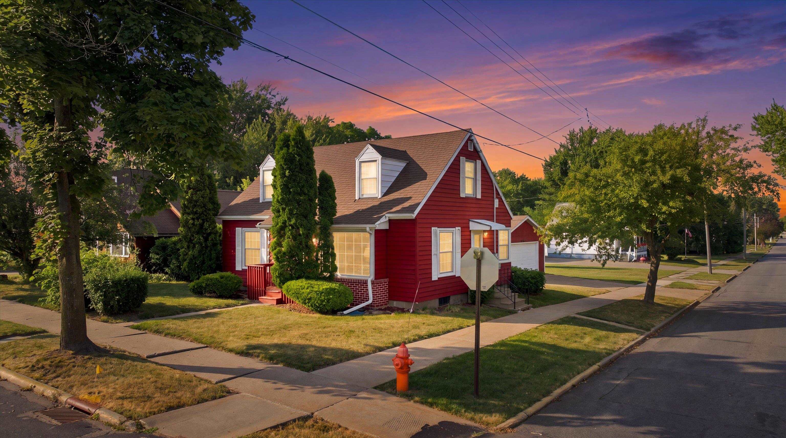 201 W DOEGE STREET, Marshfield, Wisconsin 54449, 3 Bedrooms Bedrooms, ,2 BathroomsBathrooms,Residential,For Sale,201 W DOEGE STREET,22603848