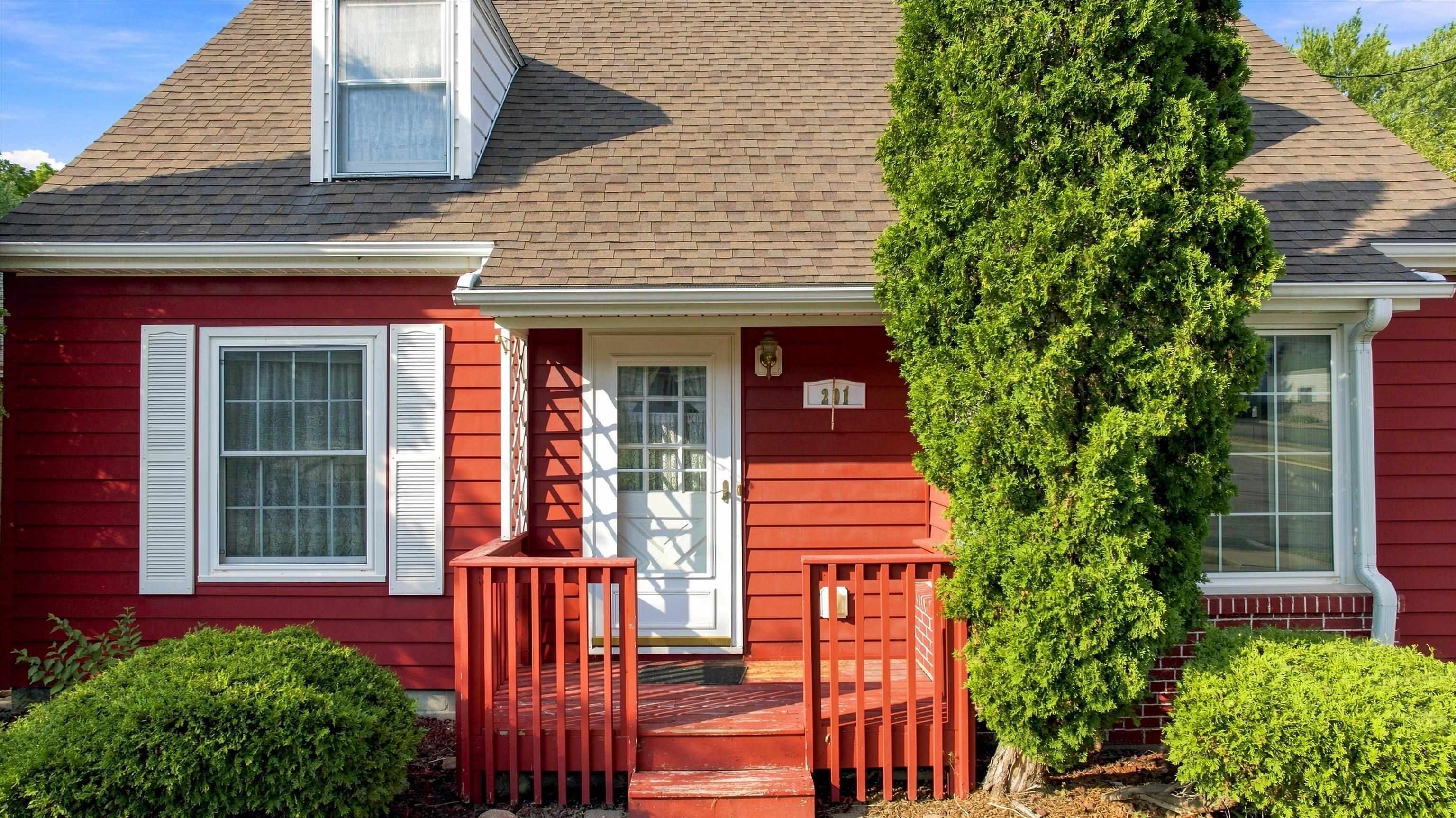 201 W DOEGE STREET, Marshfield, Wisconsin 54449, 3 Bedrooms Bedrooms, ,2 BathroomsBathrooms,Residential,For Sale,201 W DOEGE STREET,22603848