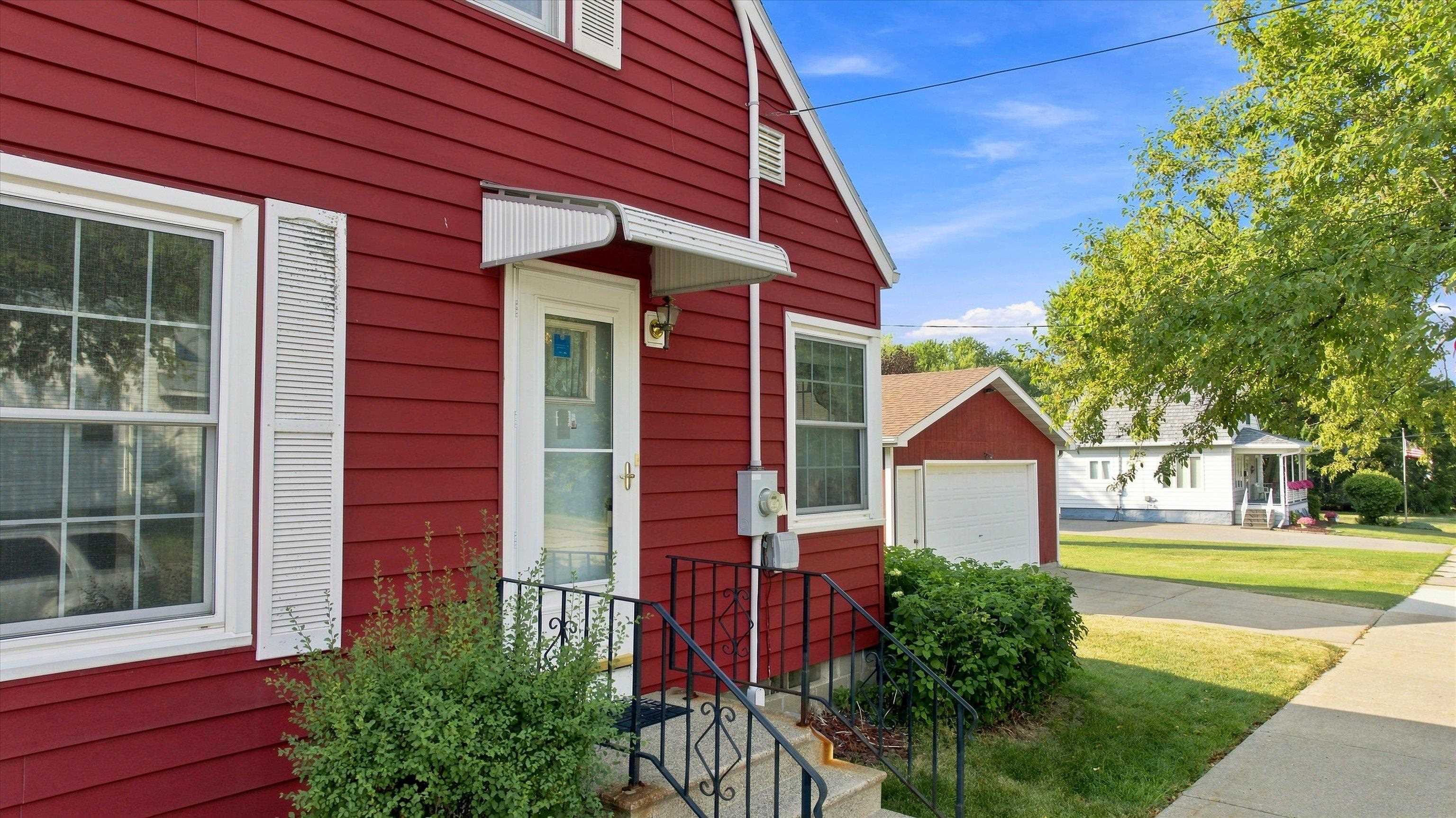 201 W DOEGE STREET, Marshfield, Wisconsin 54449, 3 Bedrooms Bedrooms, ,2 BathroomsBathrooms,Residential,For Sale,201 W DOEGE STREET,22603848