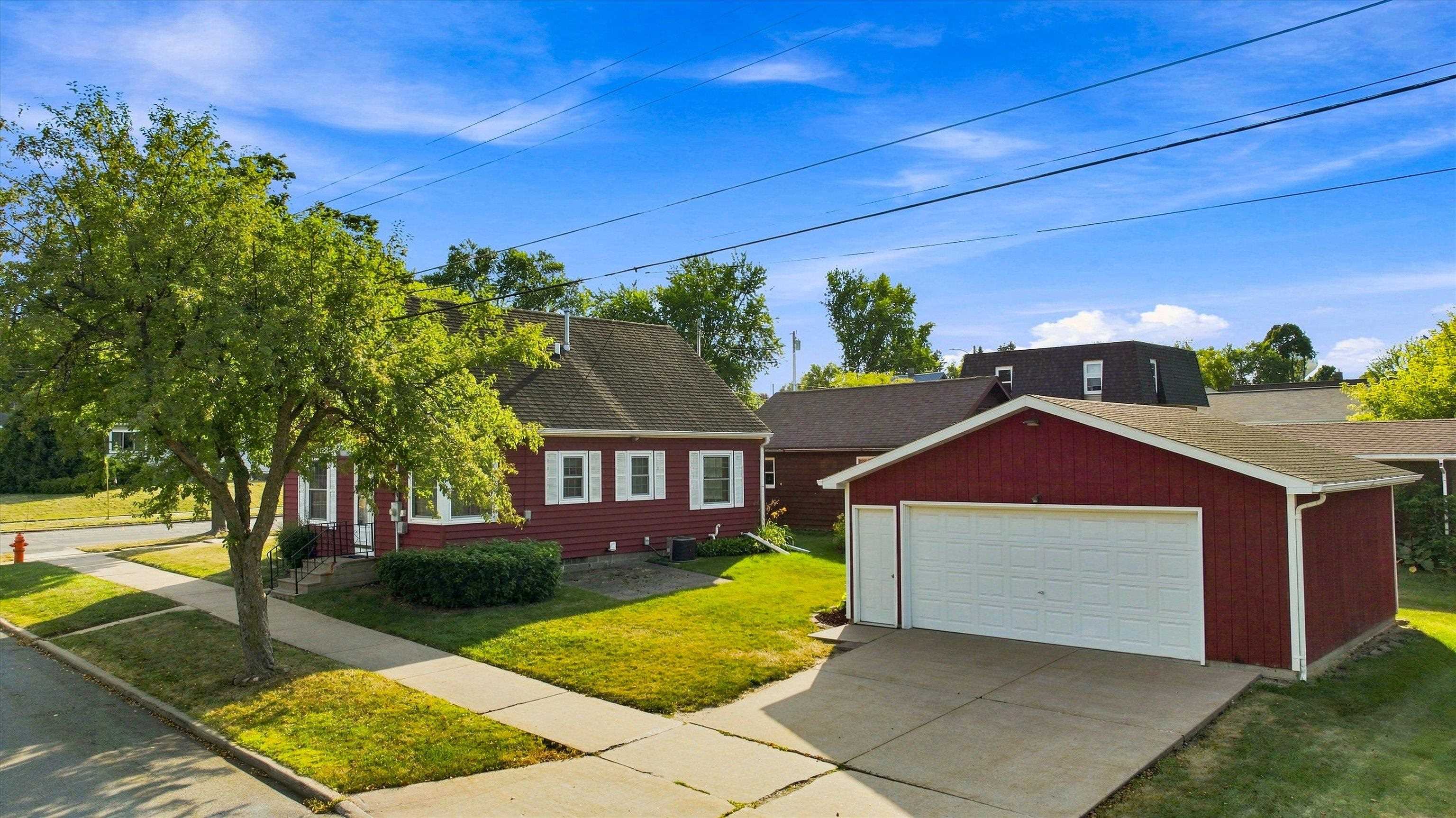 201 W DOEGE STREET, Marshfield, Wisconsin 54449, 3 Bedrooms Bedrooms, ,2 BathroomsBathrooms,Residential,For Sale,201 W DOEGE STREET,22603848