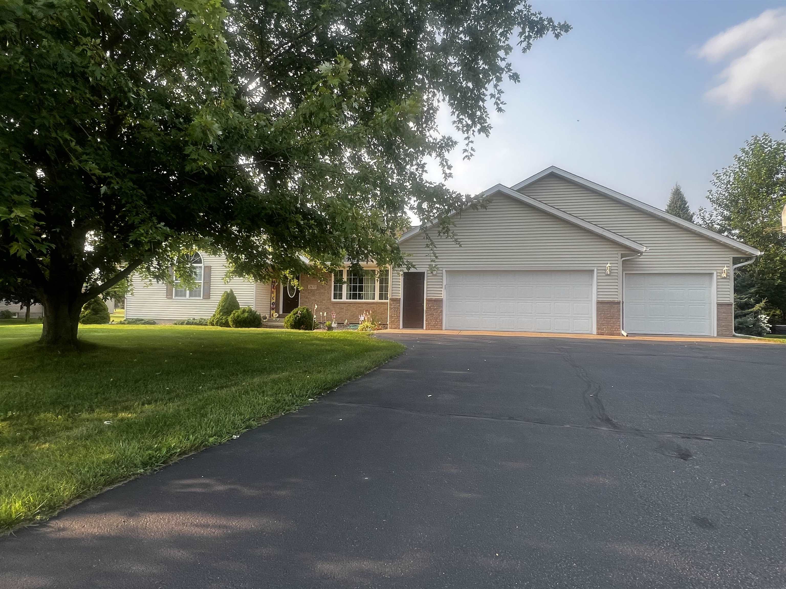 2172 OREGON TRAIL, Kronenwetter, Wisconsin 54455, 3 Bedrooms Bedrooms, ,2 BathroomsBathrooms,Residential,For Sale,2172 OREGON TRAIL,22603873