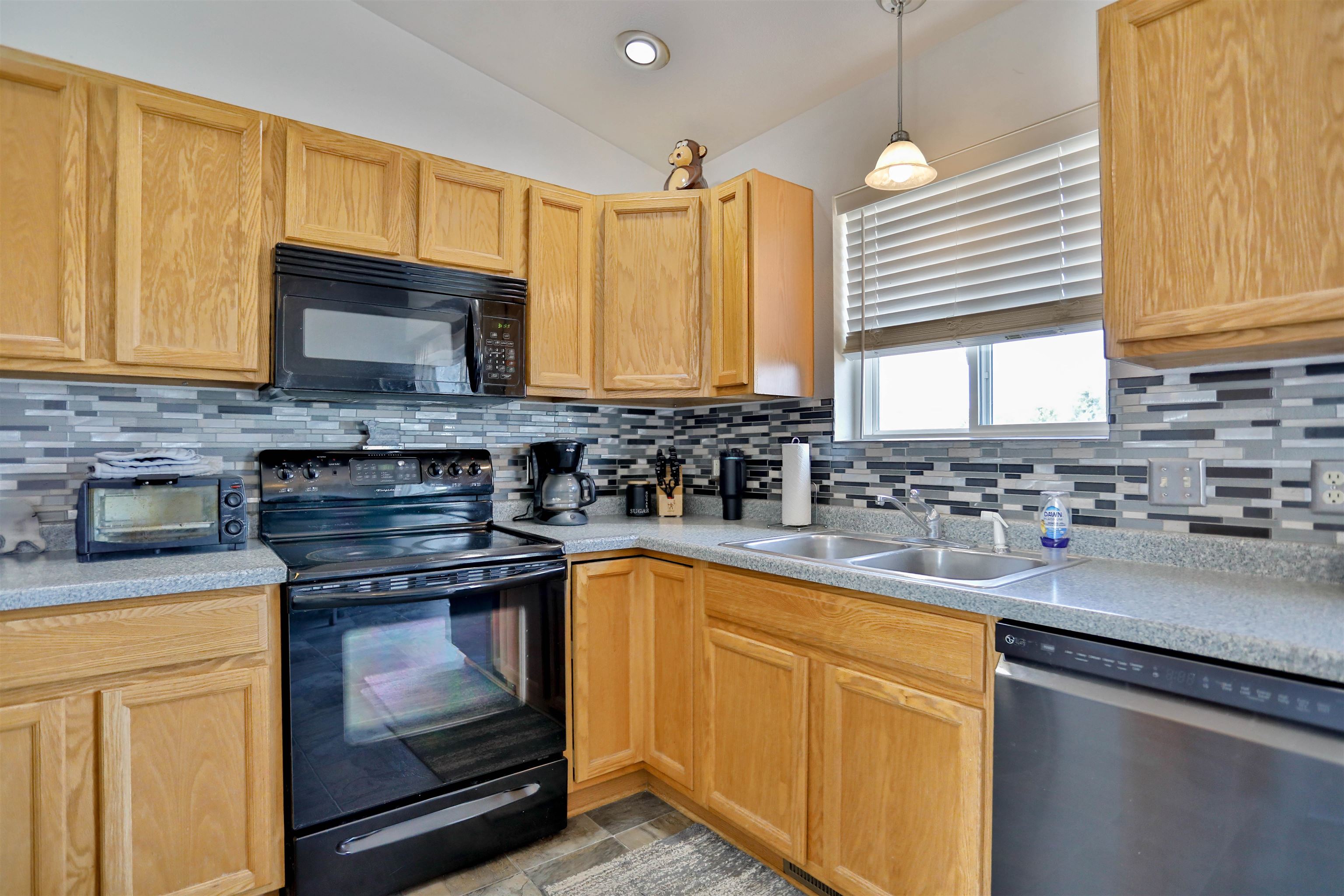 2276 CRYSTAL VIEW DRIVE, Kronenwetter, Wisconsin 54455, 3 Bedrooms Bedrooms, ,2 BathroomsBathrooms,Residential,For Sale,2276 CRYSTAL VIEW DRIVE,22603879