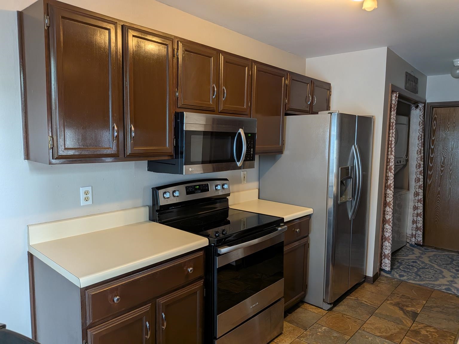 1006 SAWYER DRIVE, Marshfield, Wisconsin 54449, 1 Bedroom Bedrooms, 12 Rooms Rooms,1 BathroomBathrooms,Residential,For Sale,1006 SAWYER DRIVE,22603910
