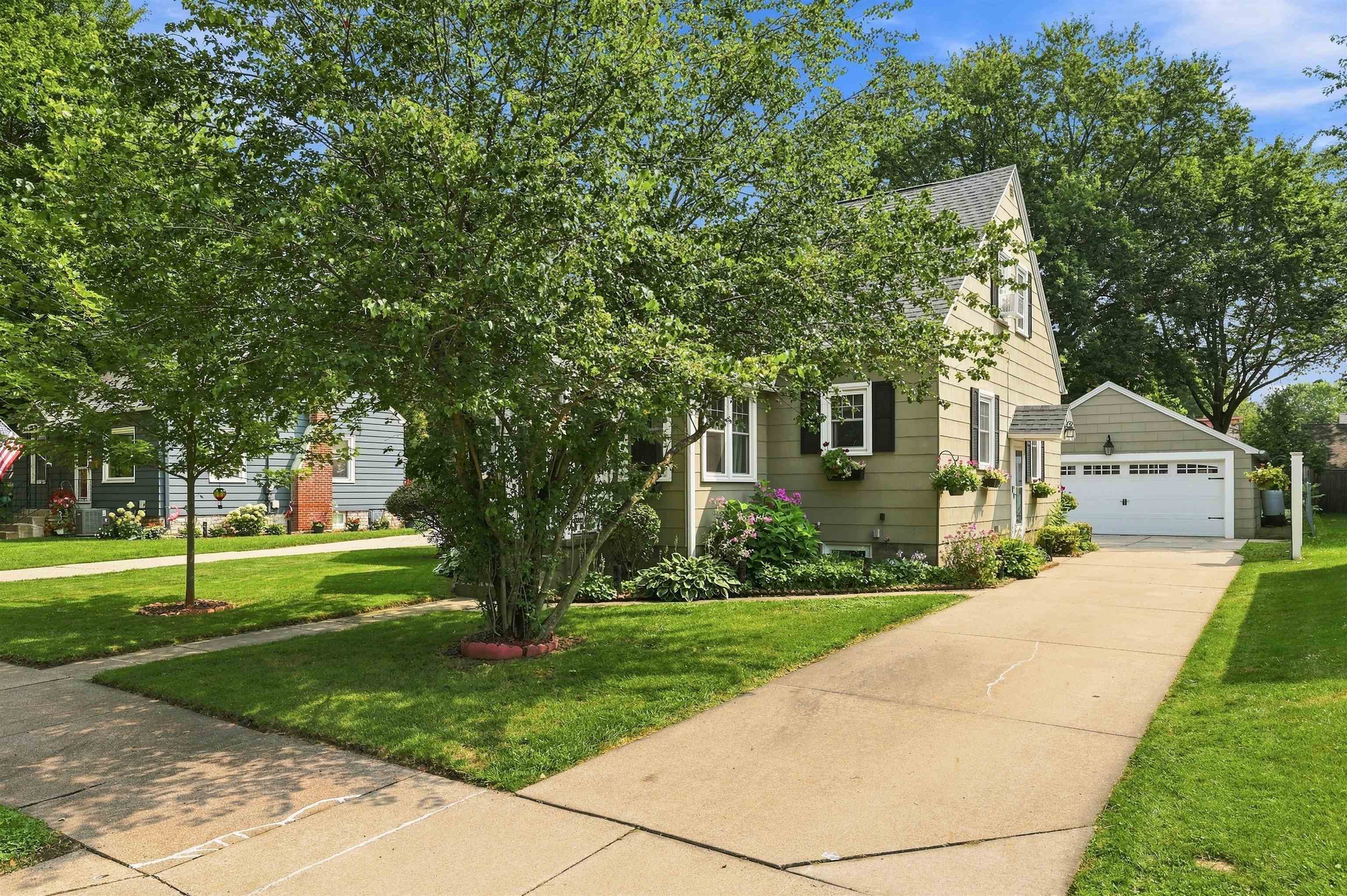 425 MEADOW STREET, Stevens Point, Wisconsin 54481, 4 Bedrooms Bedrooms, ,1 BathroomBathrooms,Residential,For Sale,425 MEADOW STREET,22603911