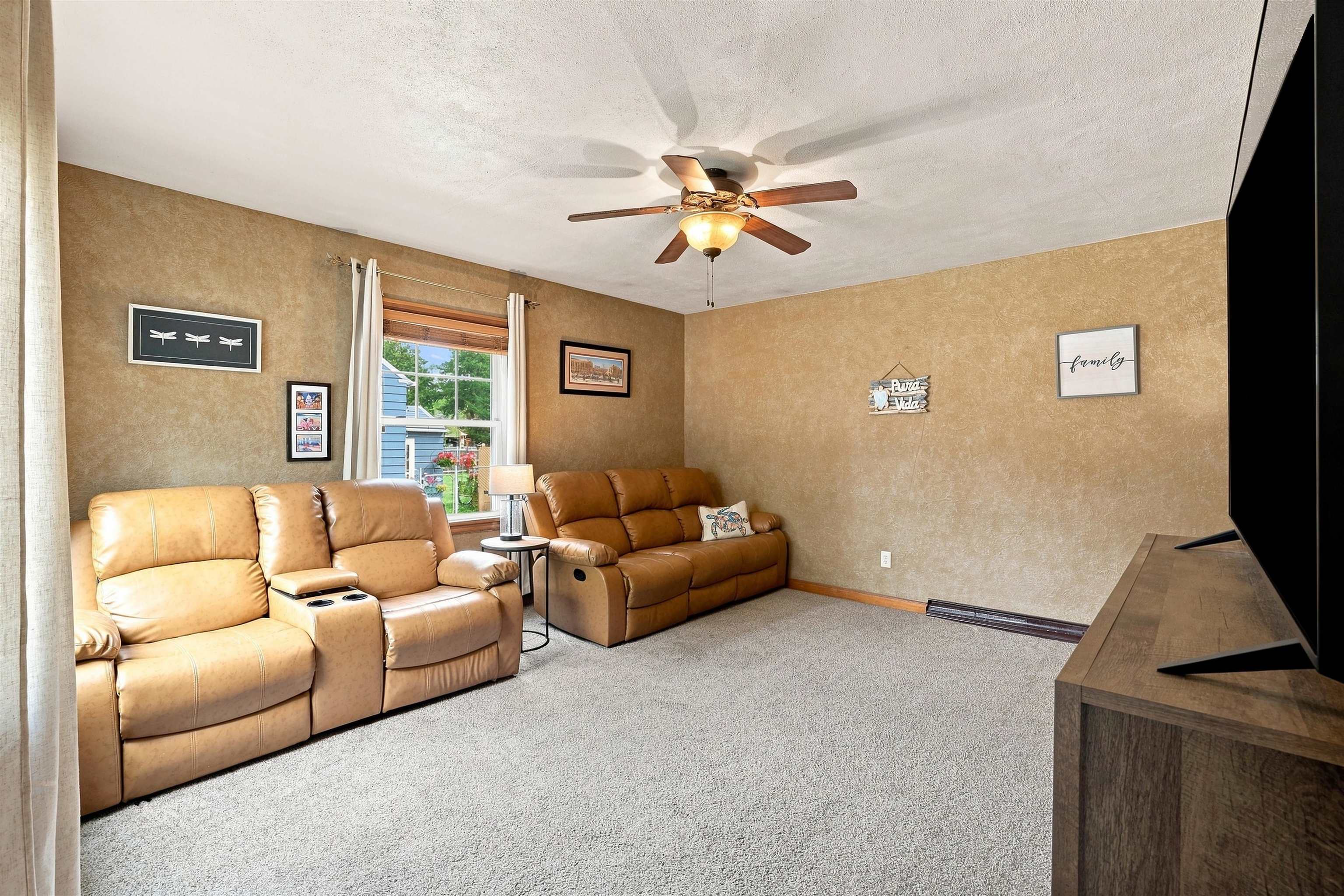 425 MEADOW STREET, Stevens Point, Wisconsin 54481, 4 Bedrooms Bedrooms, ,1 BathroomBathrooms,Residential,For Sale,425 MEADOW STREET,22603911