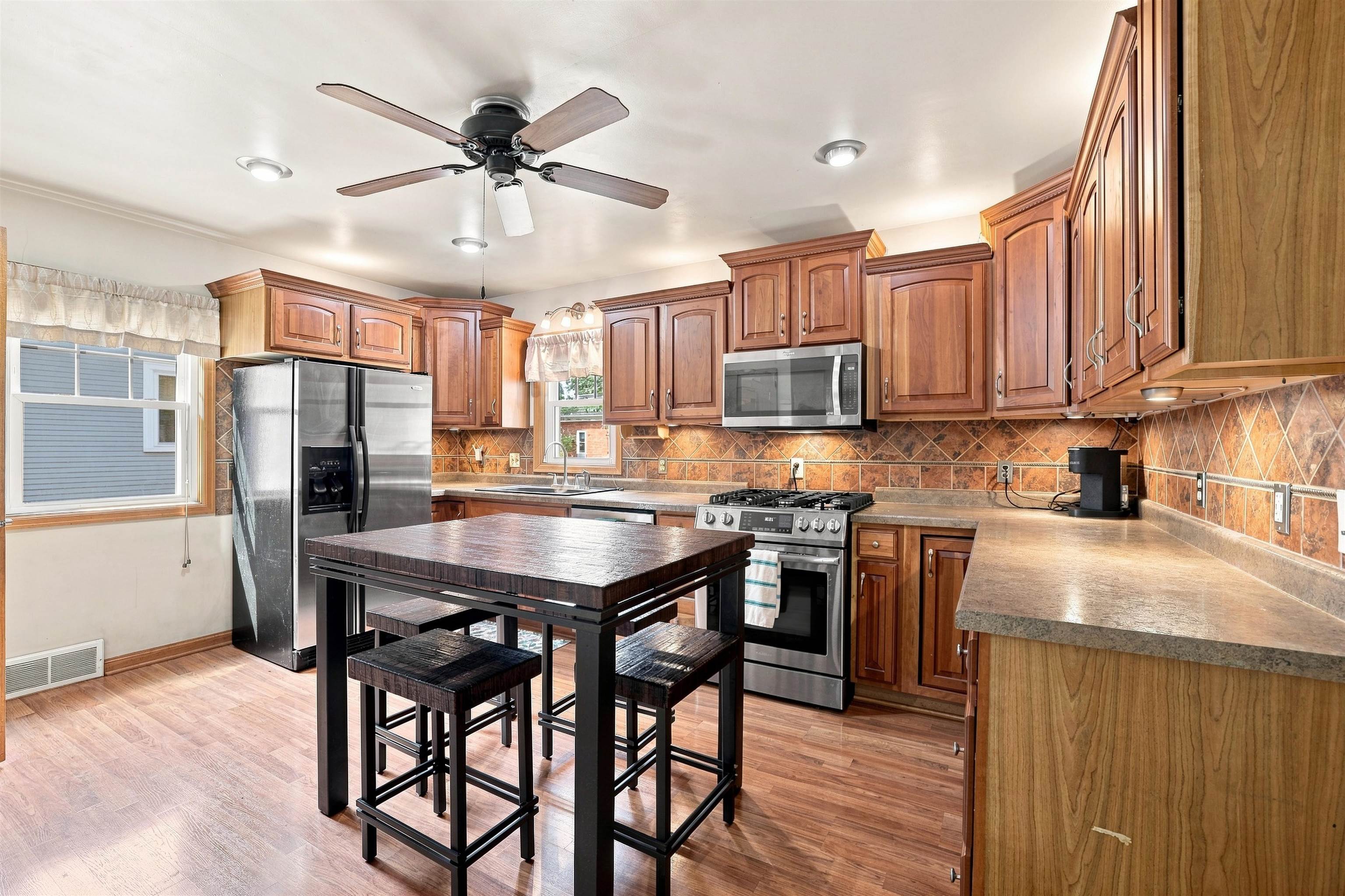 425 MEADOW STREET, Stevens Point, Wisconsin 54481, 4 Bedrooms Bedrooms, ,1 BathroomBathrooms,Residential,For Sale,425 MEADOW STREET,22603911