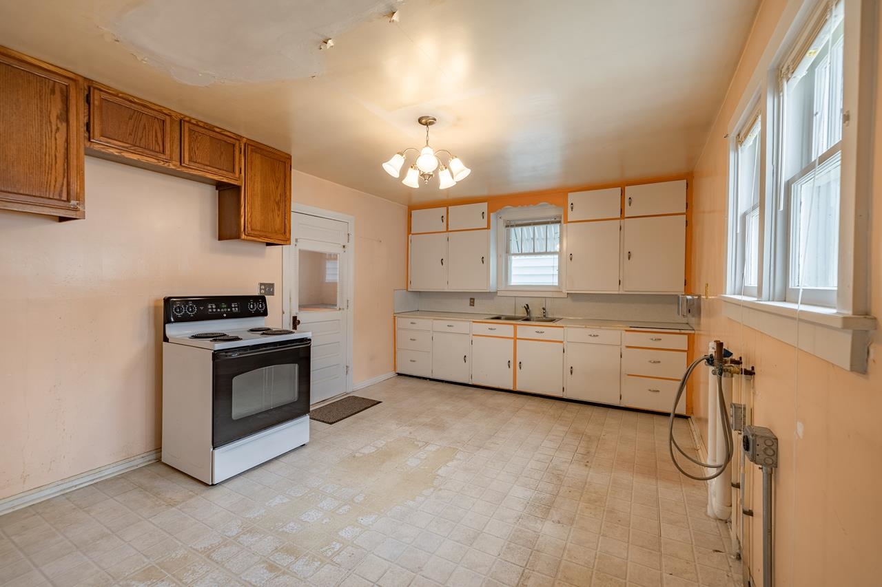 300 N STUYVESANT STREET, Merrill, Wisconsin 54452, 4 Bedrooms Bedrooms, ,1 BathroomBathrooms,Residential,For Sale,300 N STUYVESANT STREET,22603918