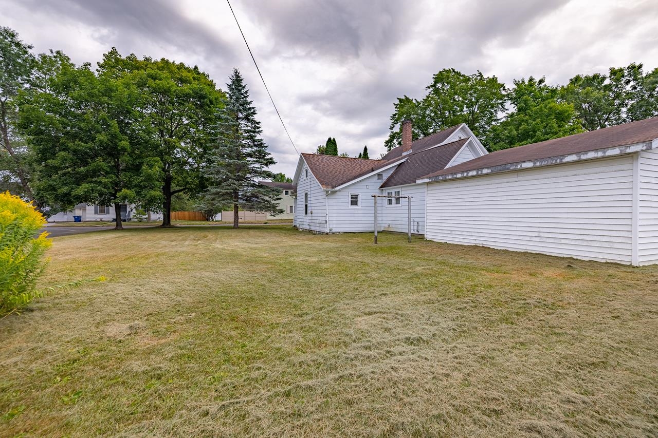 300 N STUYVESANT STREET, Merrill, Wisconsin 54452, 4 Bedrooms Bedrooms, ,1 BathroomBathrooms,Residential,For Sale,300 N STUYVESANT STREET,22603918