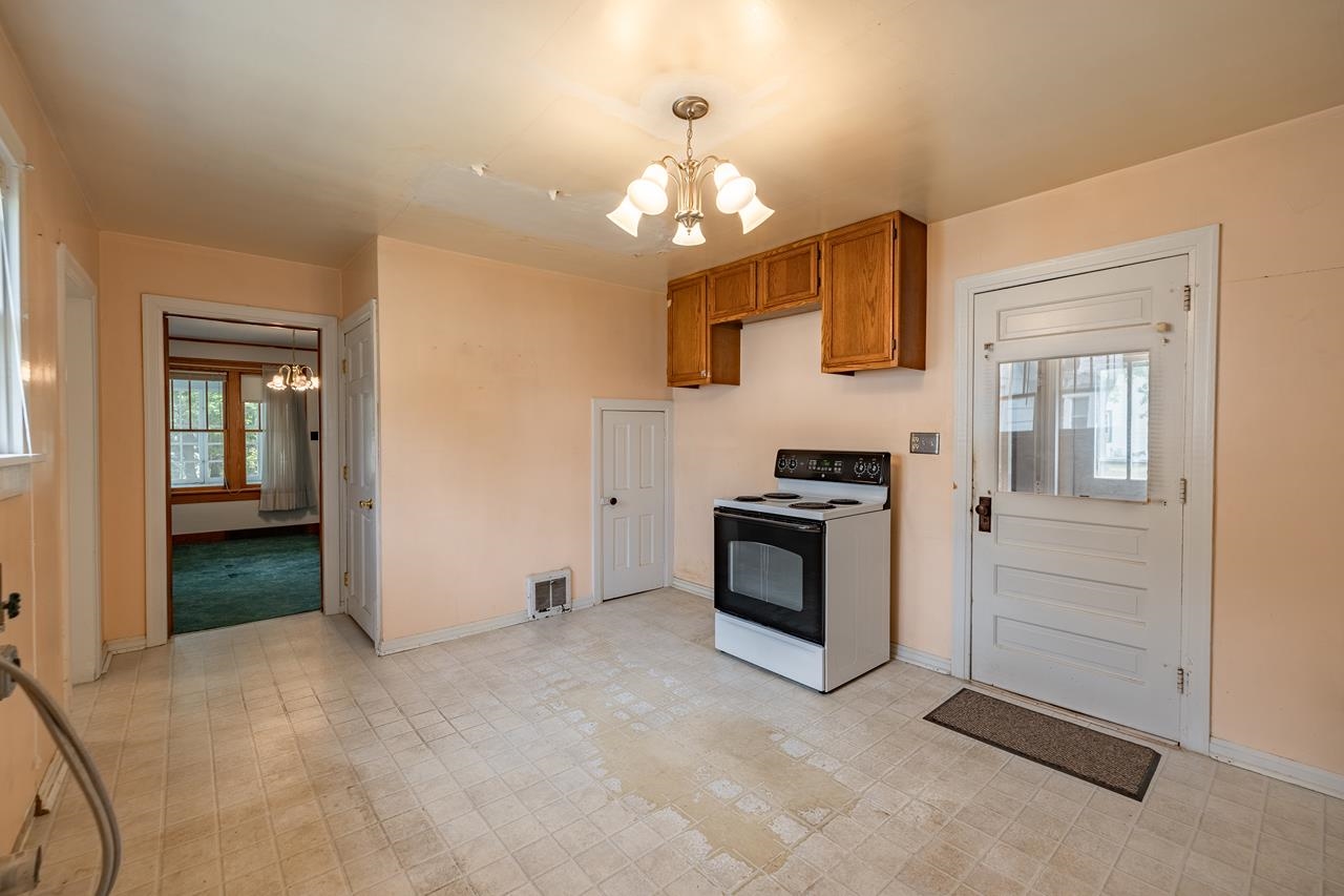 300 N STUYVESANT STREET, Merrill, Wisconsin 54452, 4 Bedrooms Bedrooms, ,1 BathroomBathrooms,Residential,For Sale,300 N STUYVESANT STREET,22603918