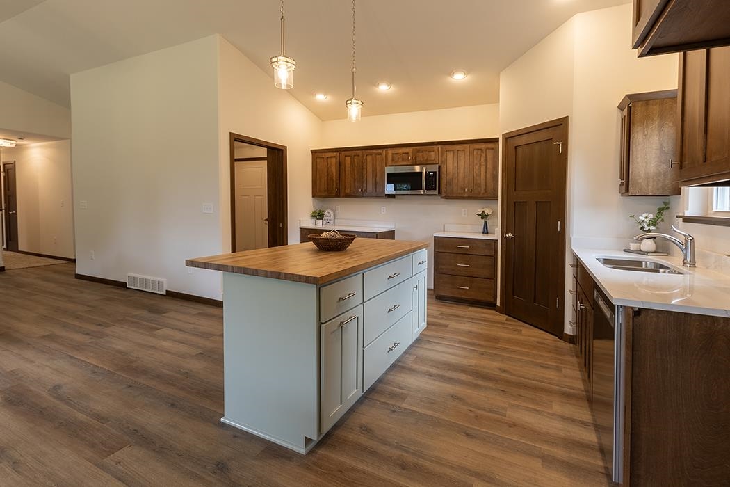 236 CEDAR HAVEN TRAIL, Rothschild, Wisconsin 54474, 3 Bedrooms Bedrooms, ,2 BathroomsBathrooms,Residential,For Sale,236 CEDAR HAVEN TRAIL,22603919