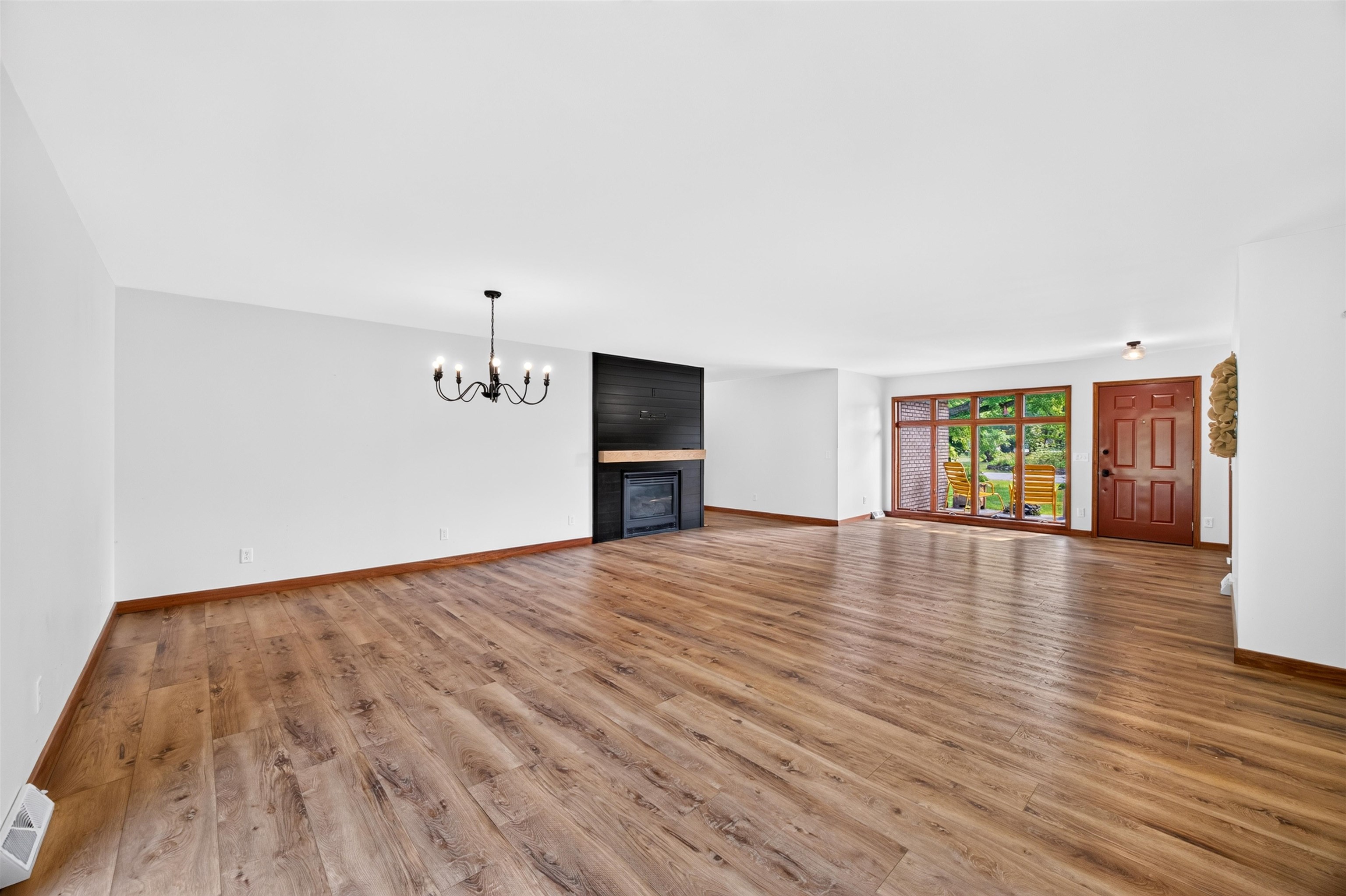 1016 SUNSET BOULEVARD, Stevens Point, Wisconsin 54481, 5 Bedrooms Bedrooms, ,3 BathroomsBathrooms,Residential,For Sale,1016 SUNSET BOULEVARD,22603926