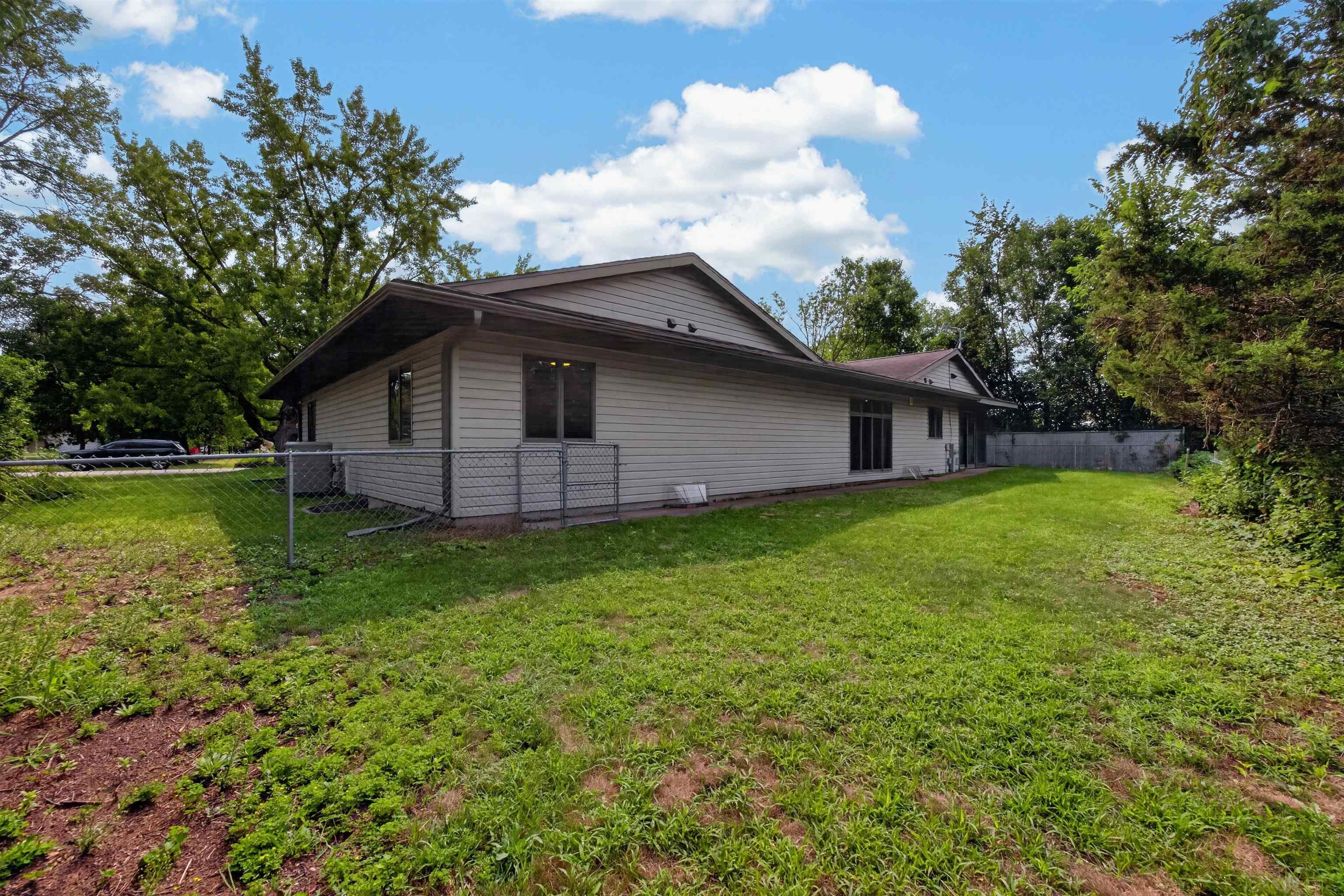 1016 SUNSET BOULEVARD, Stevens Point, Wisconsin 54481, 5 Bedrooms Bedrooms, ,3 BathroomsBathrooms,Residential,For Sale,1016 SUNSET BOULEVARD,22603926