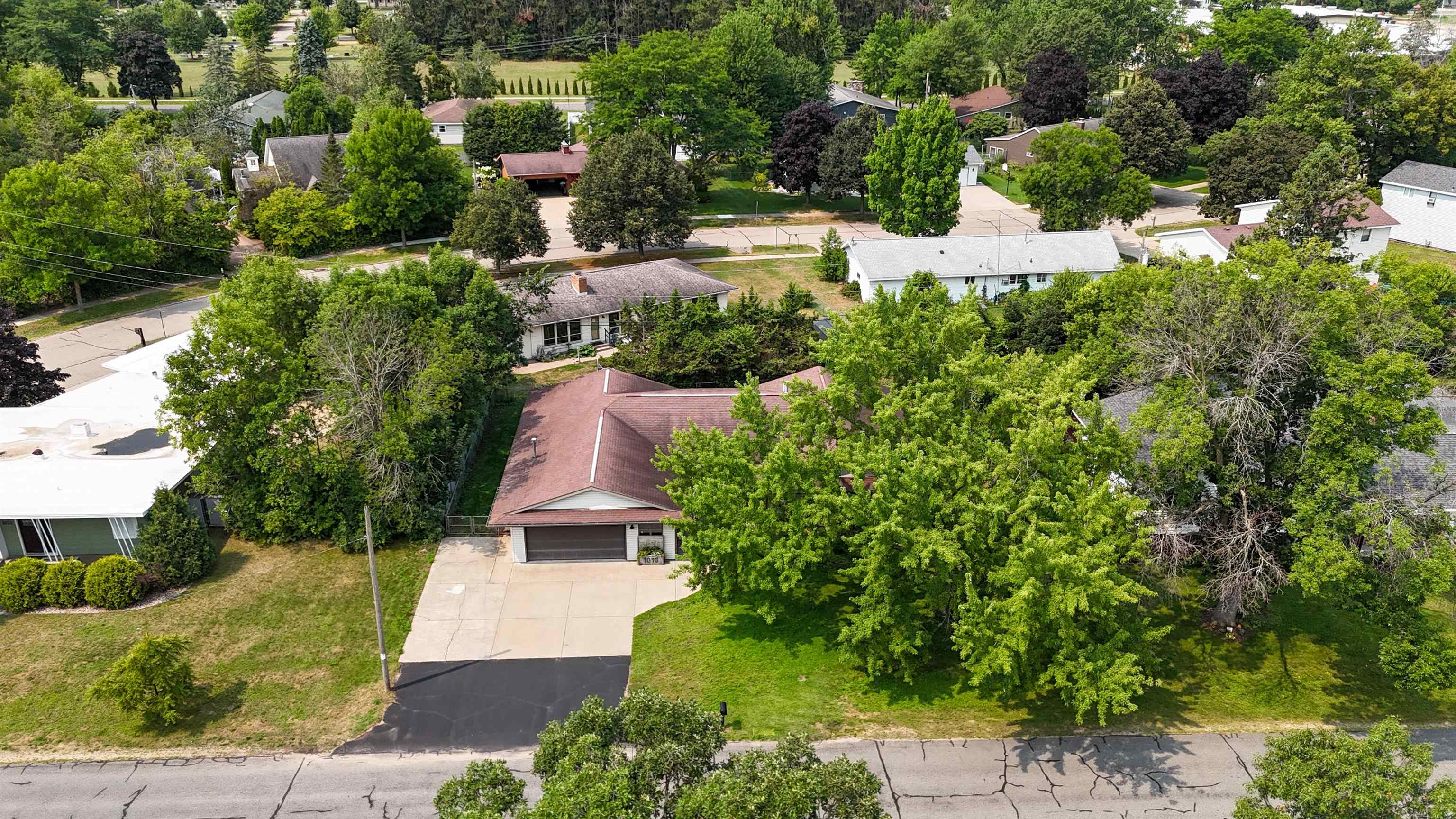 1016 SUNSET BOULEVARD, Stevens Point, Wisconsin 54481, 5 Bedrooms Bedrooms, ,3 BathroomsBathrooms,Residential,For Sale,1016 SUNSET BOULEVARD,22603926