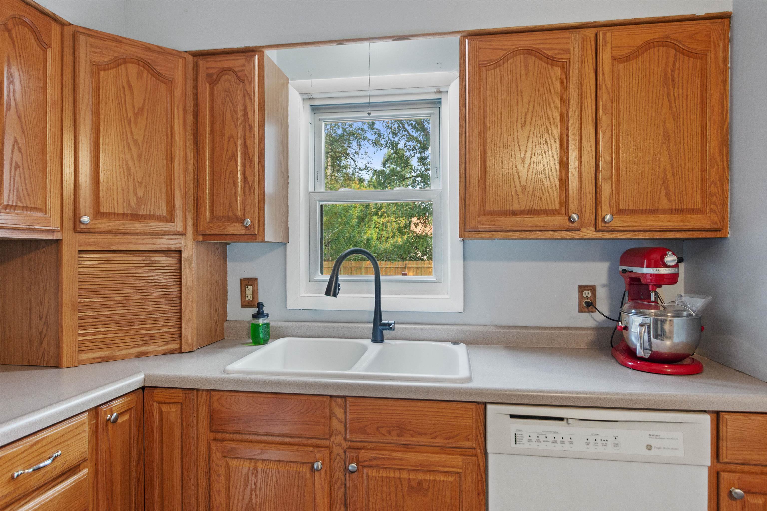 1211 10TH STREET SOUTH, Wisconsin Rapids, Wisconsin 54494, 2 Bedrooms Bedrooms, ,1 BathroomBathrooms,Residential,For Sale,1211 10TH STREET SOUTH,22603937
