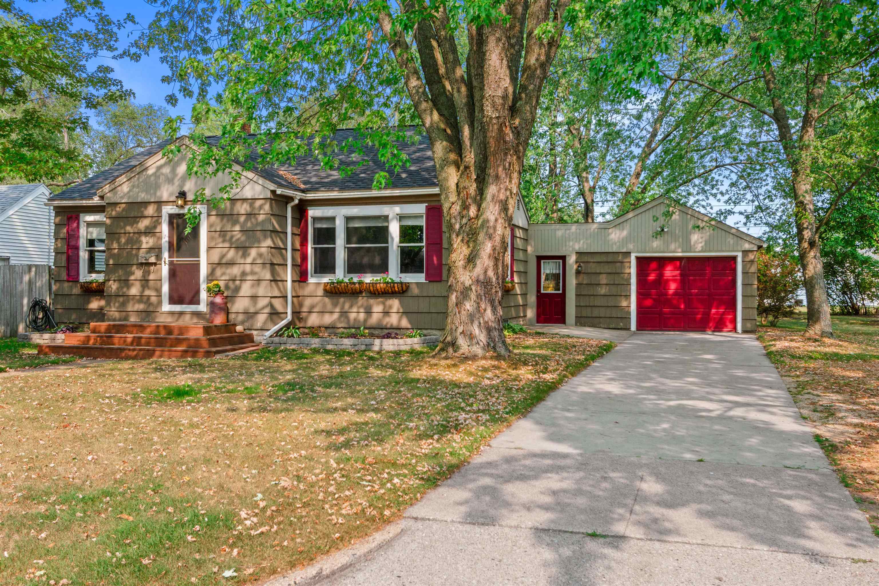 1211 10TH STREET SOUTH, Wisconsin Rapids, Wisconsin 54494, 2 Bedrooms Bedrooms, ,1 BathroomBathrooms,Residential,For Sale,1211 10TH STREET SOUTH,22603937