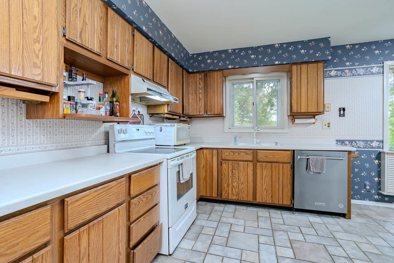 707 COUNTRY CLUB ROAD, Schofield, Wisconsin 54476, 3 Bedrooms Bedrooms, ,2 BathroomsBathrooms,Residential,For Sale,707 COUNTRY CLUB ROAD,22603944