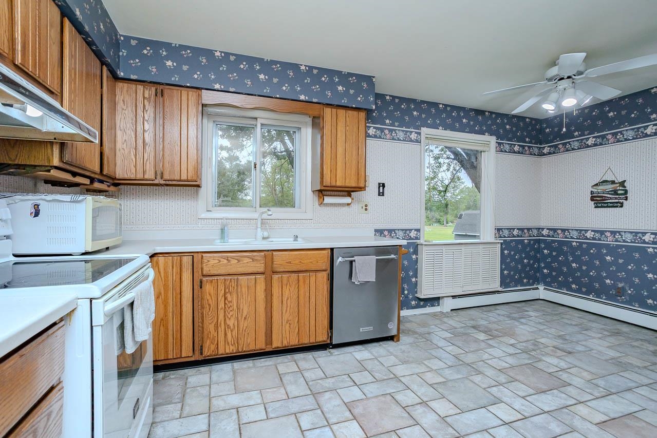 707 COUNTRY CLUB ROAD, Schofield, Wisconsin 54476, 3 Bedrooms Bedrooms, ,2 BathroomsBathrooms,Residential,For Sale,707 COUNTRY CLUB ROAD,22603944