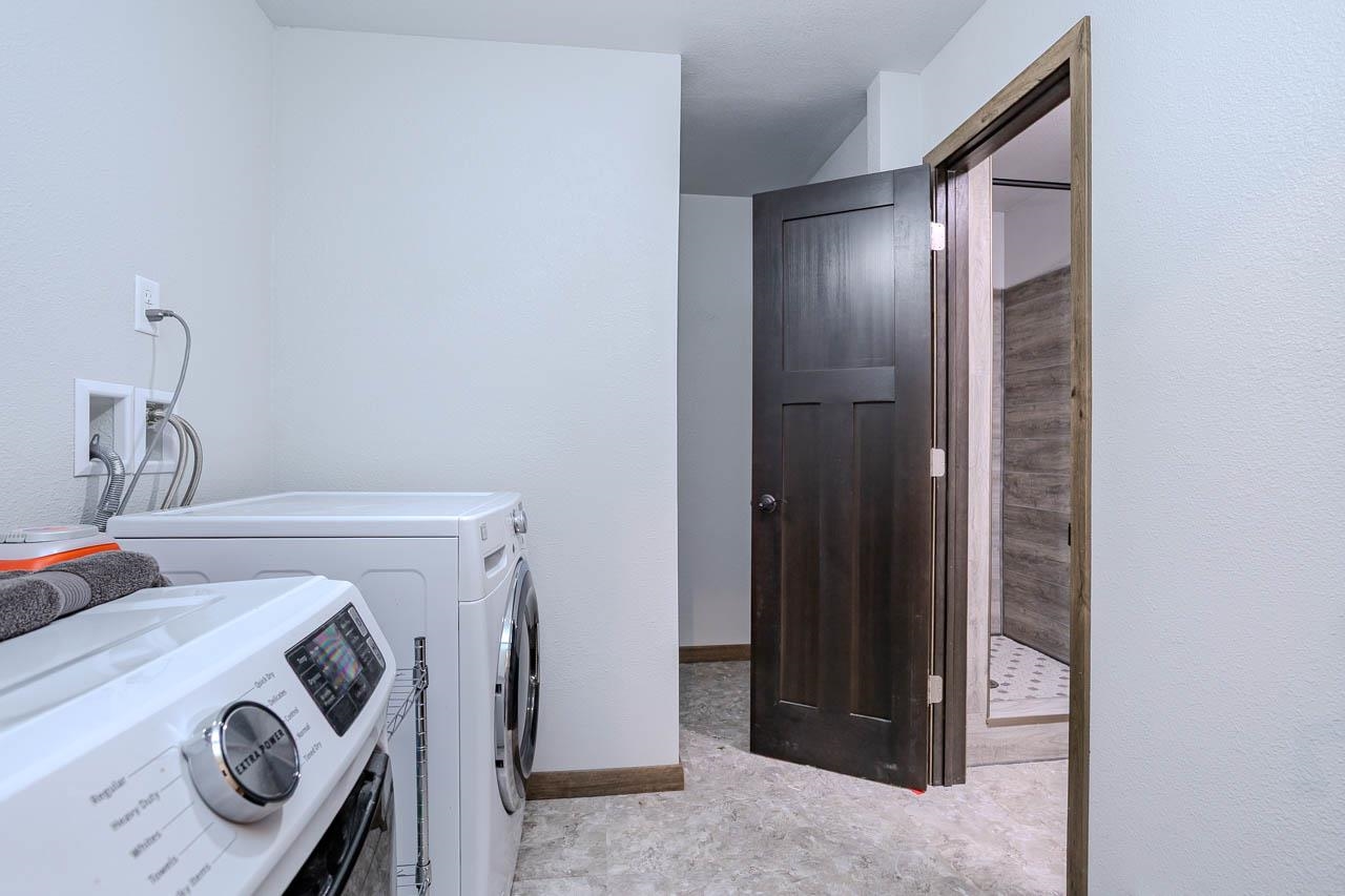 707 COUNTRY CLUB ROAD, Schofield, Wisconsin 54476, 3 Bedrooms Bedrooms, ,2 BathroomsBathrooms,Residential,For Sale,707 COUNTRY CLUB ROAD,22603944