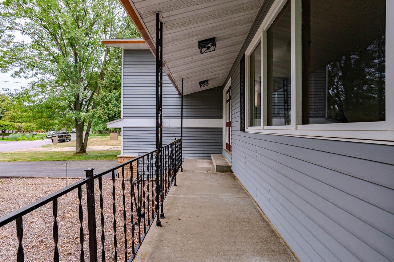 707 COUNTRY CLUB ROAD, Schofield, Wisconsin 54476, 3 Bedrooms Bedrooms, ,2 BathroomsBathrooms,Residential,For Sale,707 COUNTRY CLUB ROAD,22603944