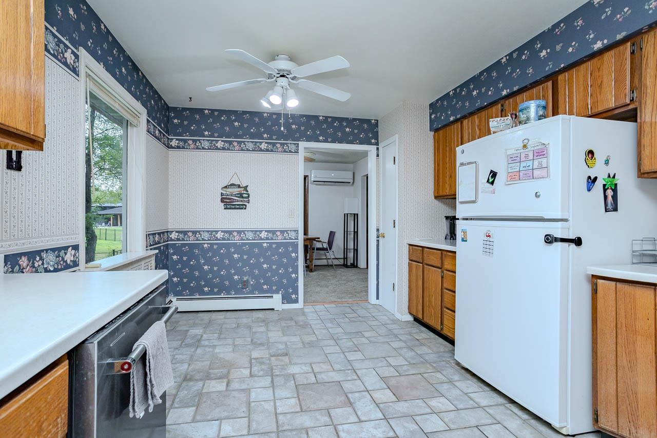 707 COUNTRY CLUB ROAD, Schofield, Wisconsin 54476, 3 Bedrooms Bedrooms, ,2 BathroomsBathrooms,Residential,For Sale,707 COUNTRY CLUB ROAD,22603944
