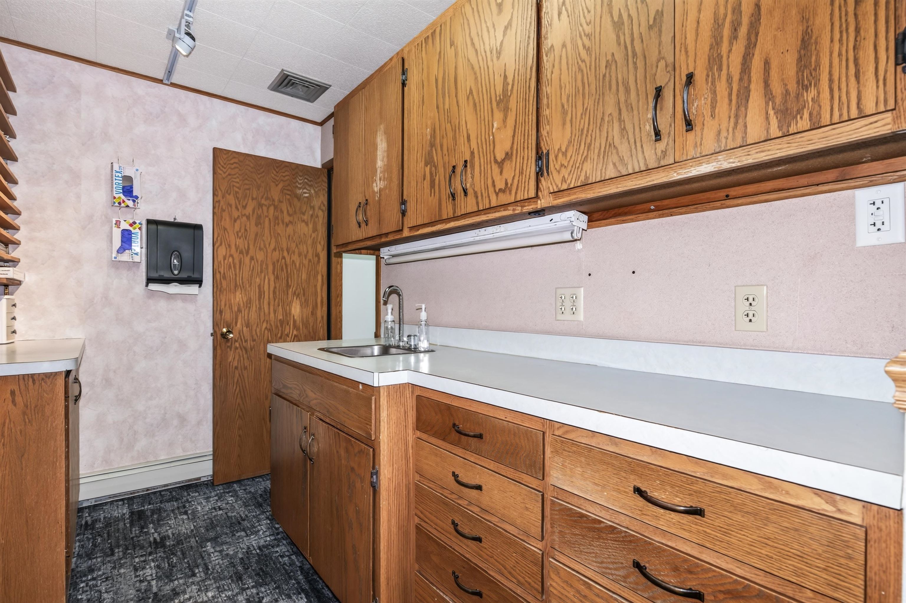 9758 W LAKE AVENUE, Minocqua, Wisconsin 54548, ,Commercial/industrial,For Sale,9758 W LAKE AVENUE,22603946