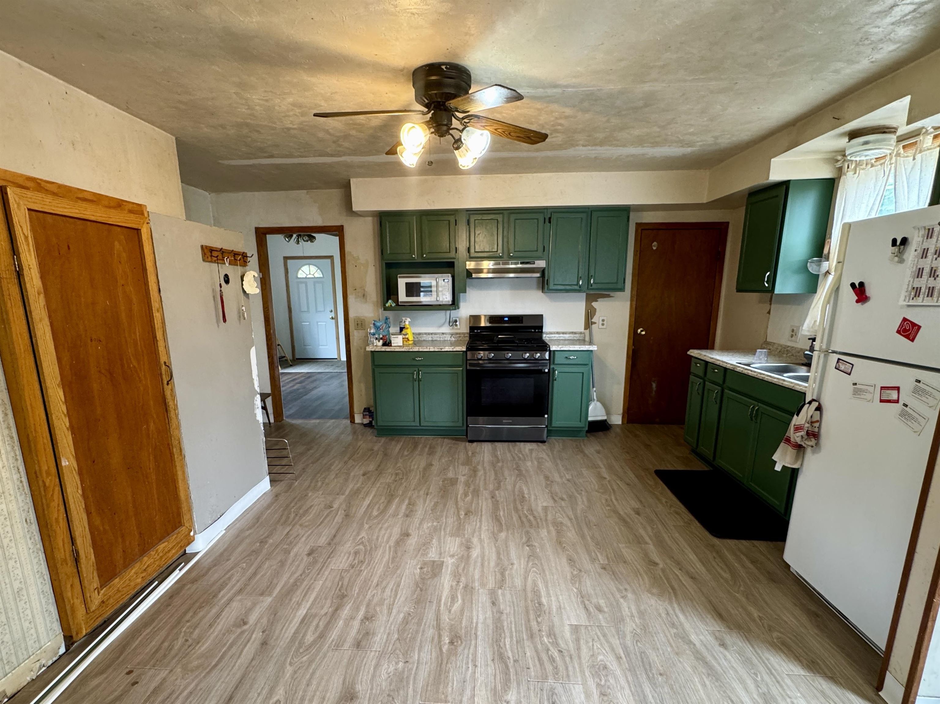 2100 PRAIRIE STREET, Stevens Point, Wisconsin 54481, 4 Bedrooms Bedrooms, ,1 BathroomBathrooms,Residential,For Sale,2100 PRAIRIE STREET,22603958