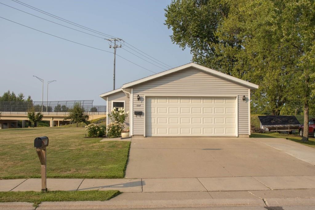 701 E 2ND STREET, Marshfield, Wisconsin 54449, 4 Bedrooms Bedrooms, ,2 BathroomsBathrooms,Residential,For Sale,701 E 2ND STREET,22603963