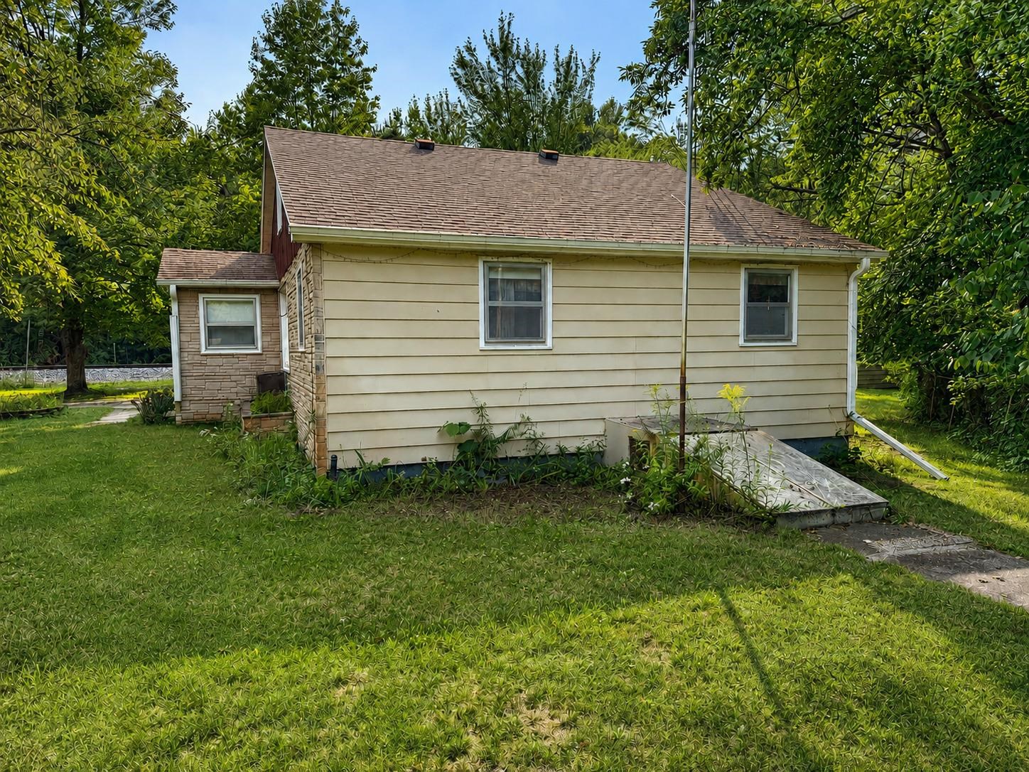 627 WALLACE PLACE, WHITING, Wisconsin 54481, 3 Bedrooms Bedrooms, ,1 BathroomBathrooms,Residential,For Sale,627 WALLACE PLACE,22603978