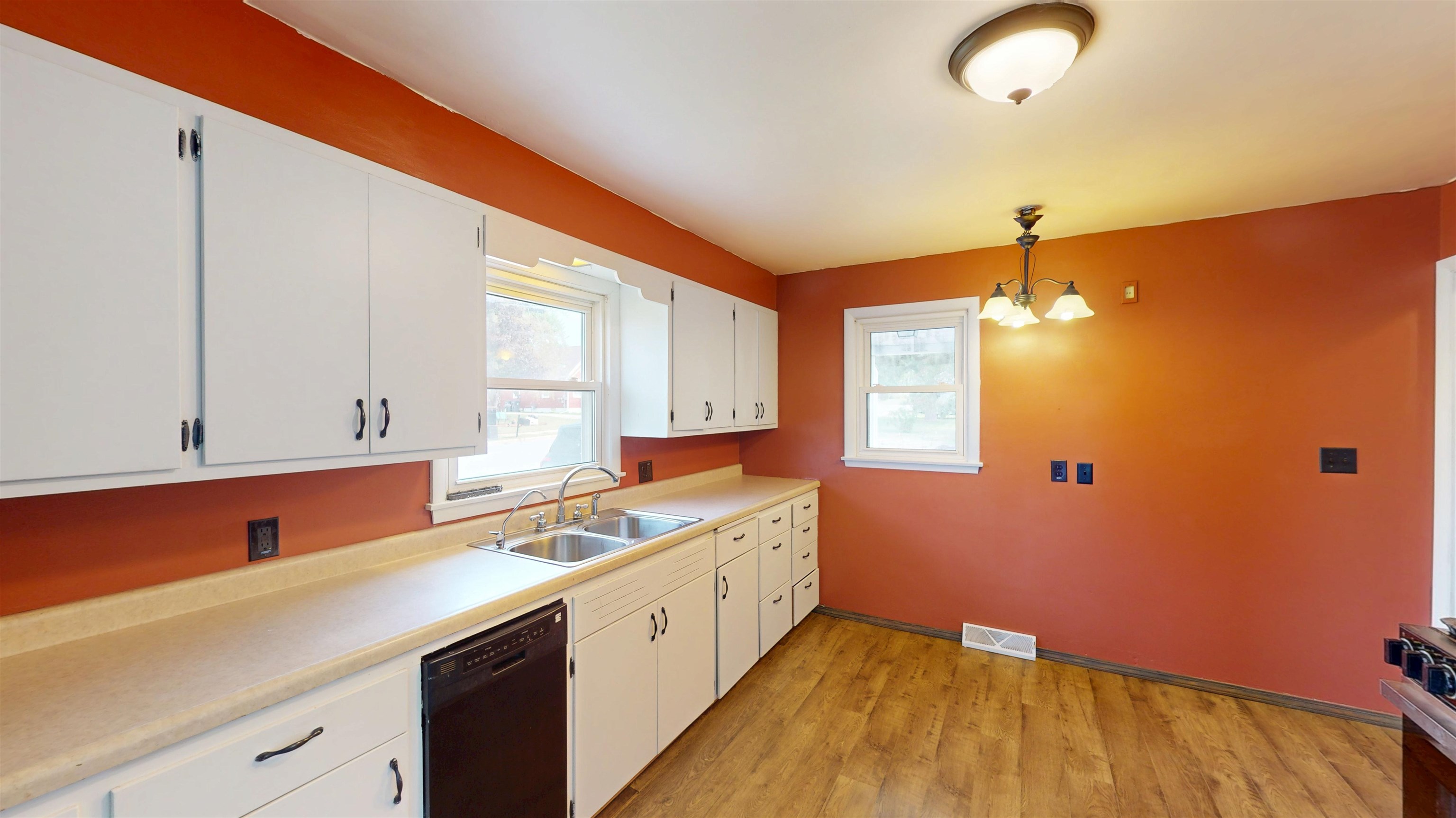 112 E 17TH STREET, Marshfield, Wisconsin 54449, 2 Bedrooms Bedrooms, ,2 BathroomsBathrooms,Residential,For Sale,112 E 17TH STREET,22603985