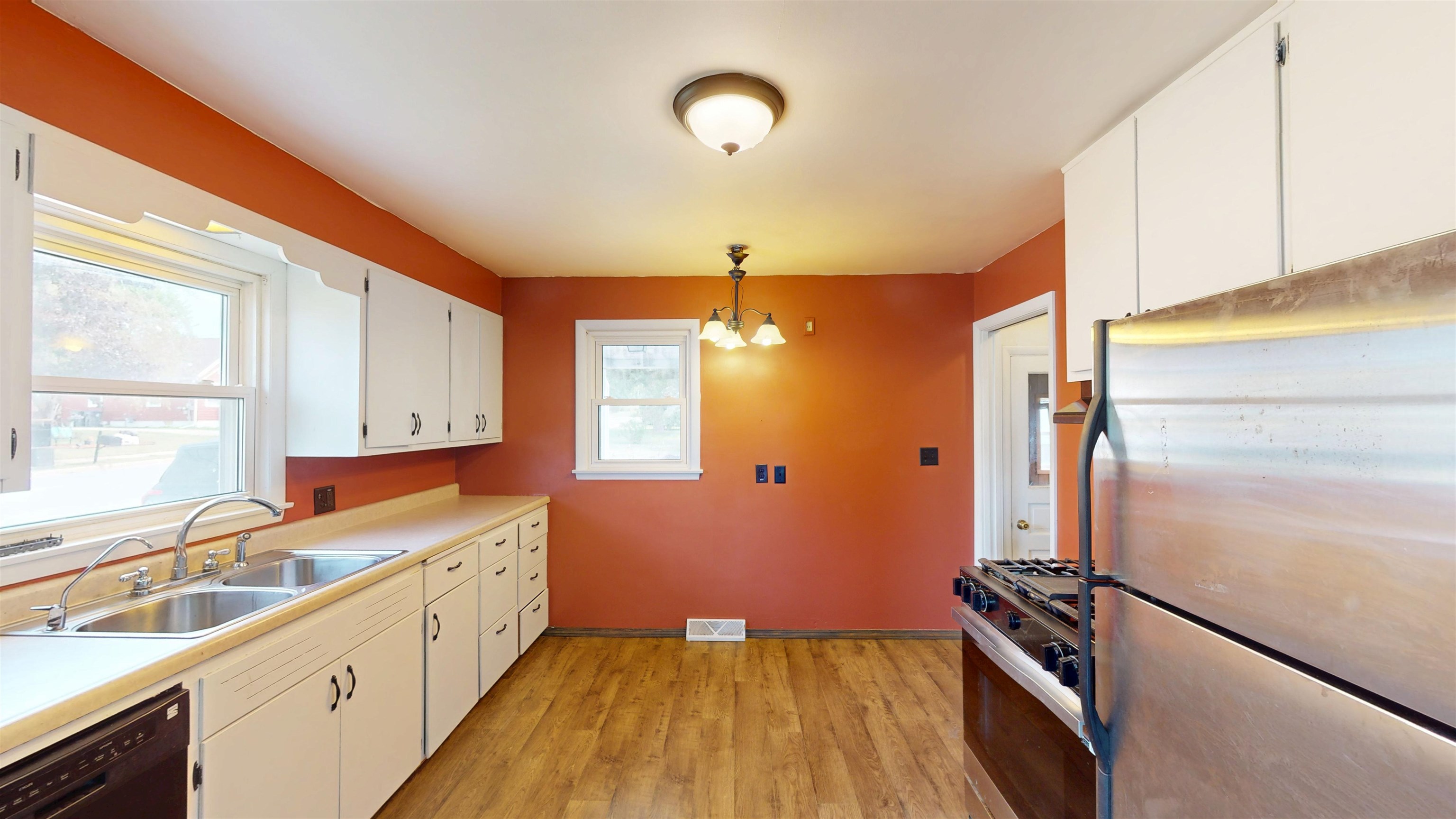 112 E 17TH STREET, Marshfield, Wisconsin 54449, 2 Bedrooms Bedrooms, ,2 BathroomsBathrooms,Residential,For Sale,112 E 17TH STREET,22603985