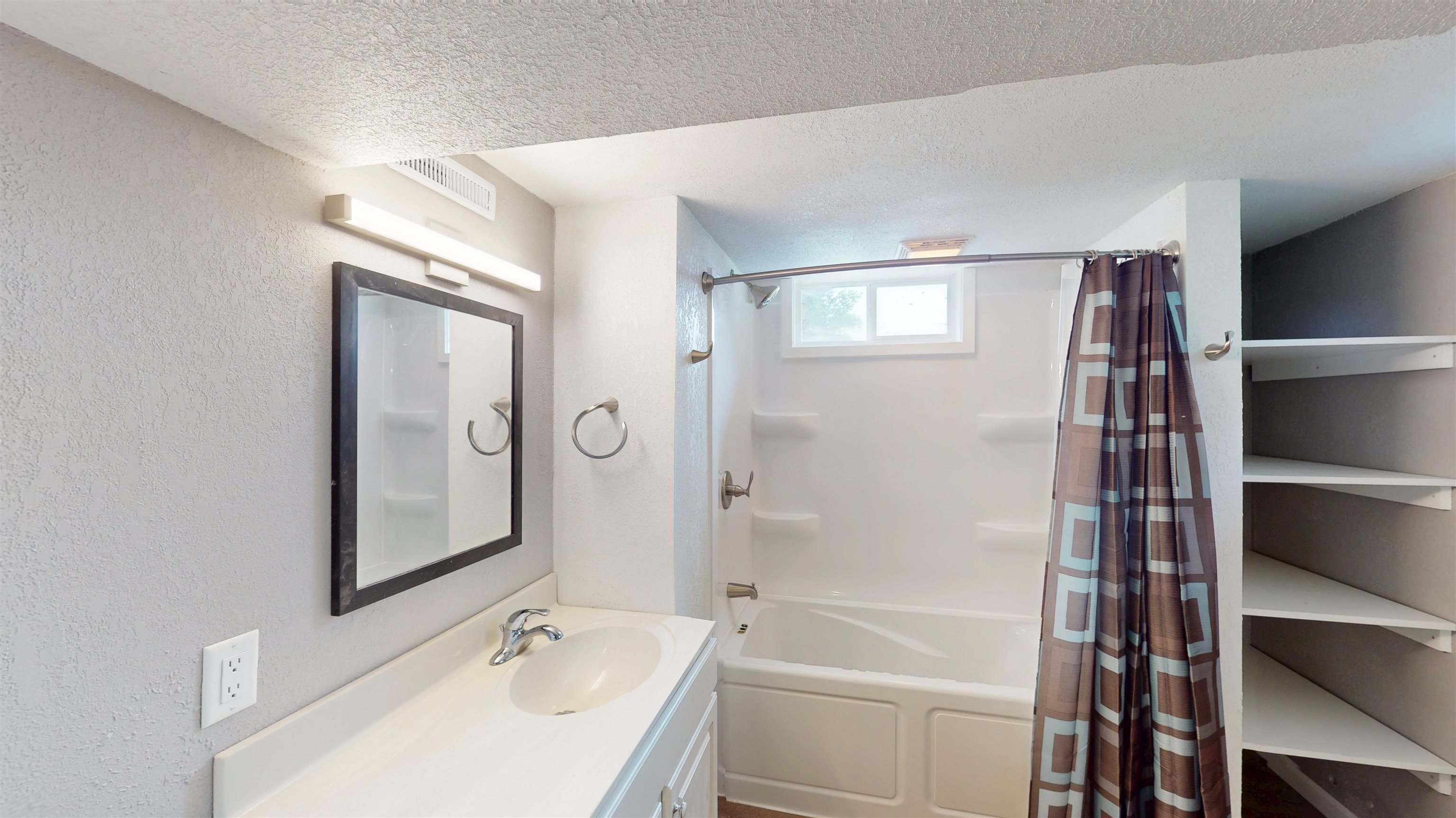 112 E 17TH STREET, Marshfield, Wisconsin 54449, 2 Bedrooms Bedrooms, ,2 BathroomsBathrooms,Residential,For Sale,112 E 17TH STREET,22603985