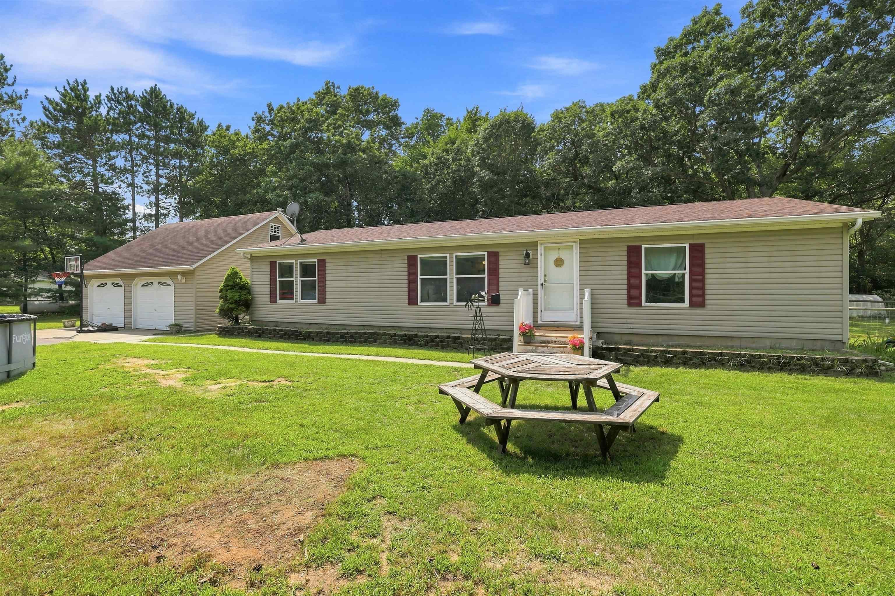 N2729 S HILL LANE, Redgranite, Wisconsin 54970, 3 Bedrooms Bedrooms, ,2 BathroomsBathrooms,Residential,For Sale,N2729 S HILL LANE,22603986