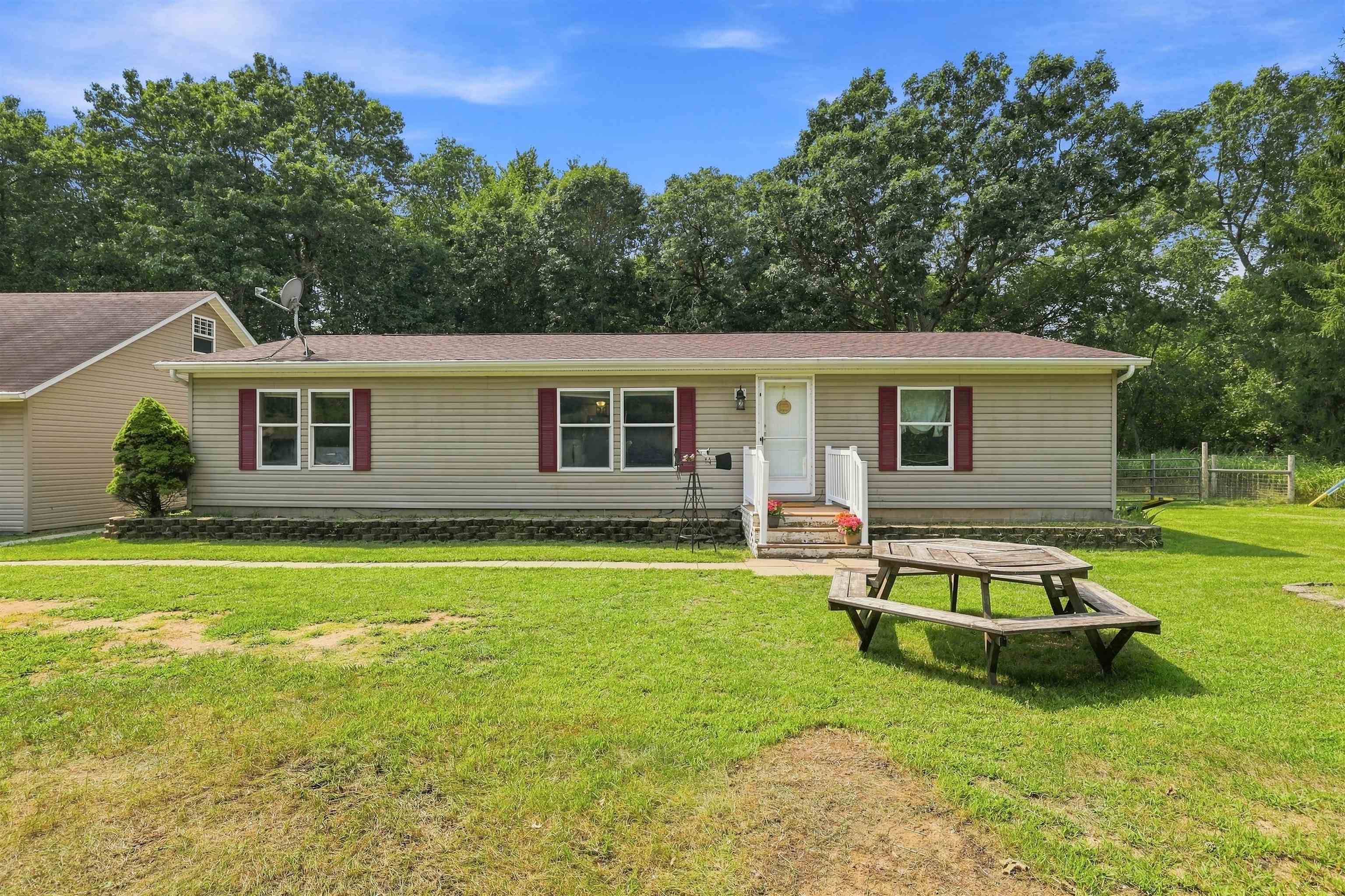 N2729 S HILL LANE, Redgranite, Wisconsin 54970, 3 Bedrooms Bedrooms, ,2 BathroomsBathrooms,Residential,For Sale,N2729 S HILL LANE,22603986