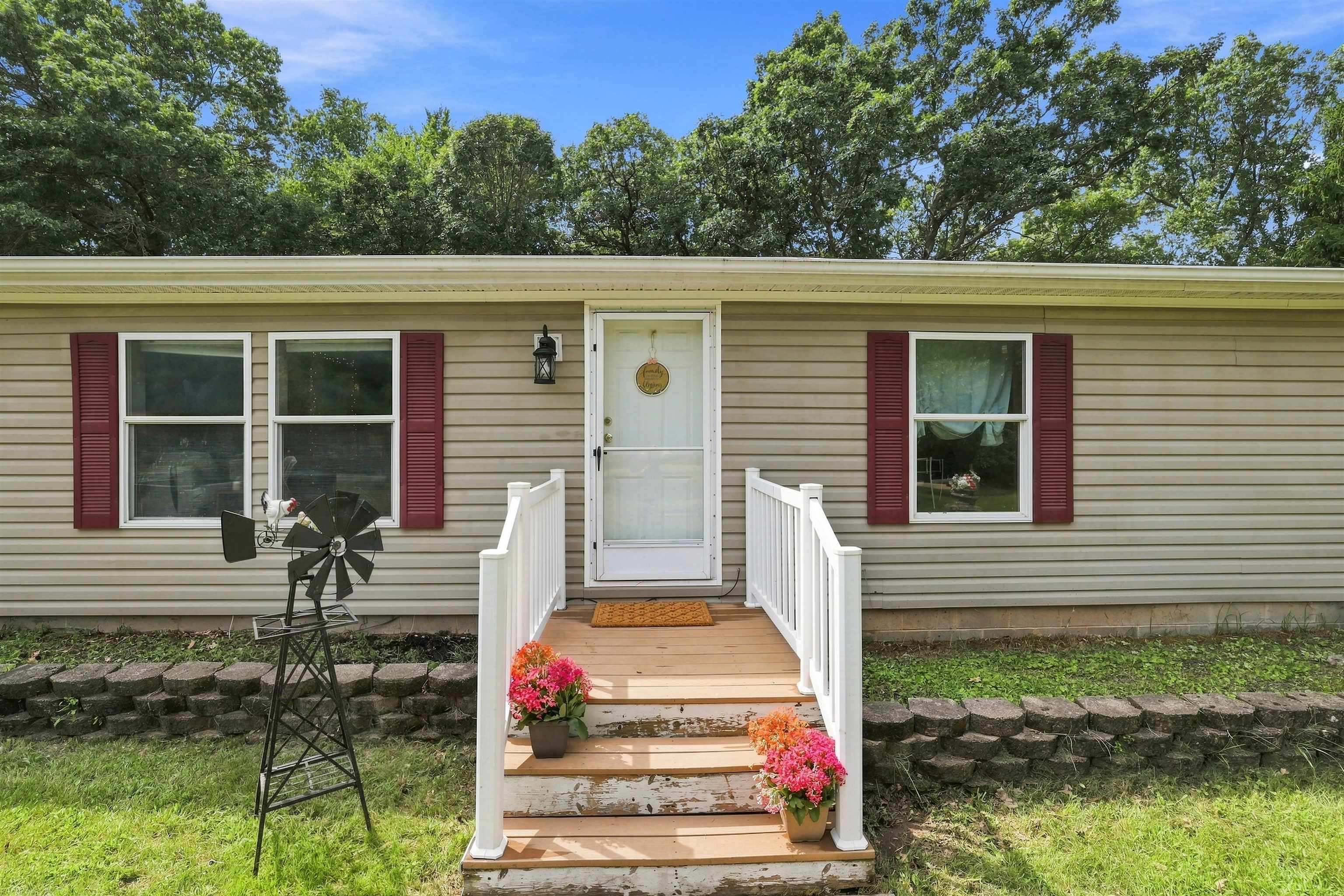 N2729 S HILL LANE, Redgranite, Wisconsin 54970, 3 Bedrooms Bedrooms, ,2 BathroomsBathrooms,Residential,For Sale,N2729 S HILL LANE,22603986