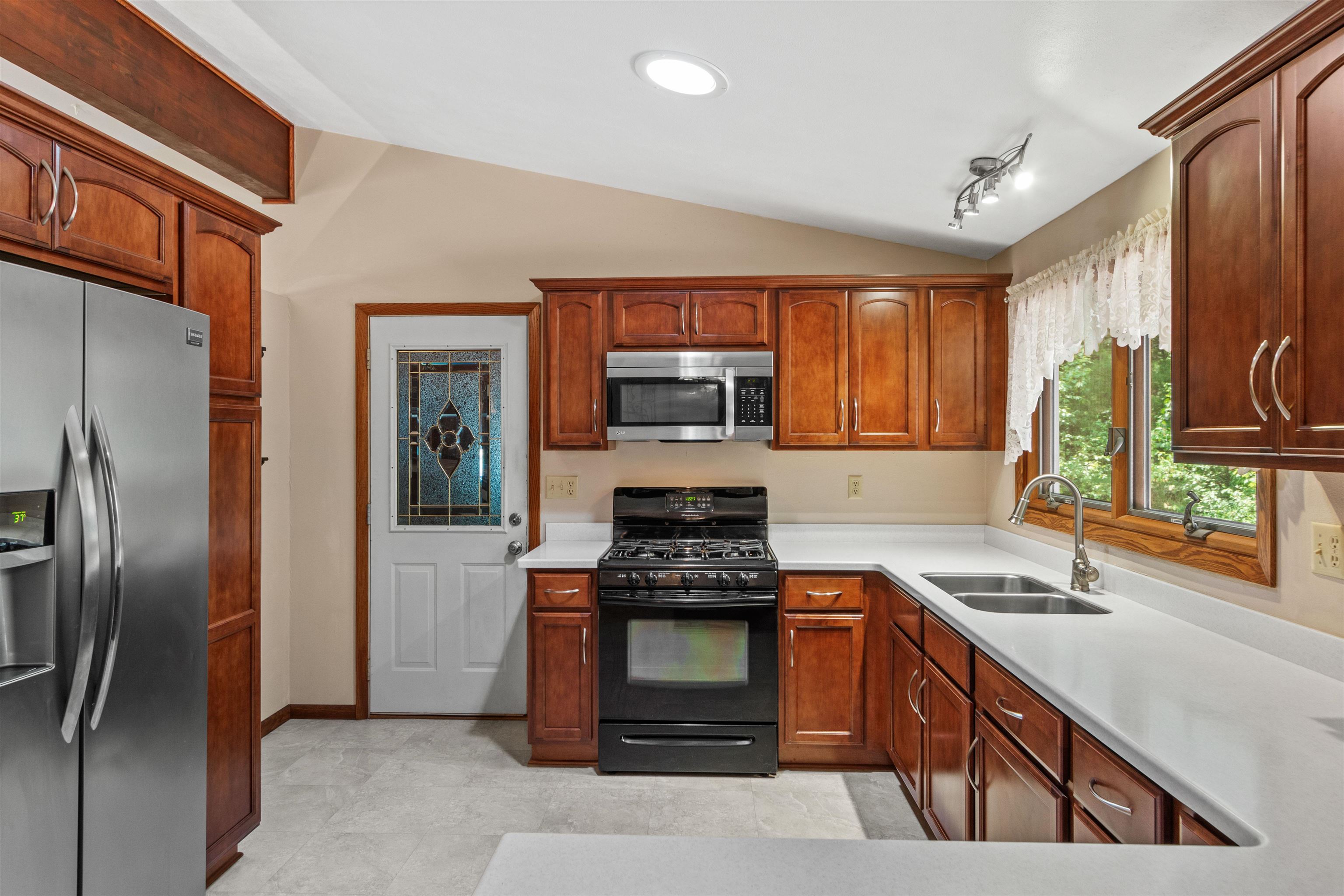 8206 LAKEVIEW DRIVE, Wisconsin Rapids, Wisconsin 54494, 3 Bedrooms Bedrooms, ,1 BathroomBathrooms,Residential,For Sale,8206 LAKEVIEW DRIVE,22603987