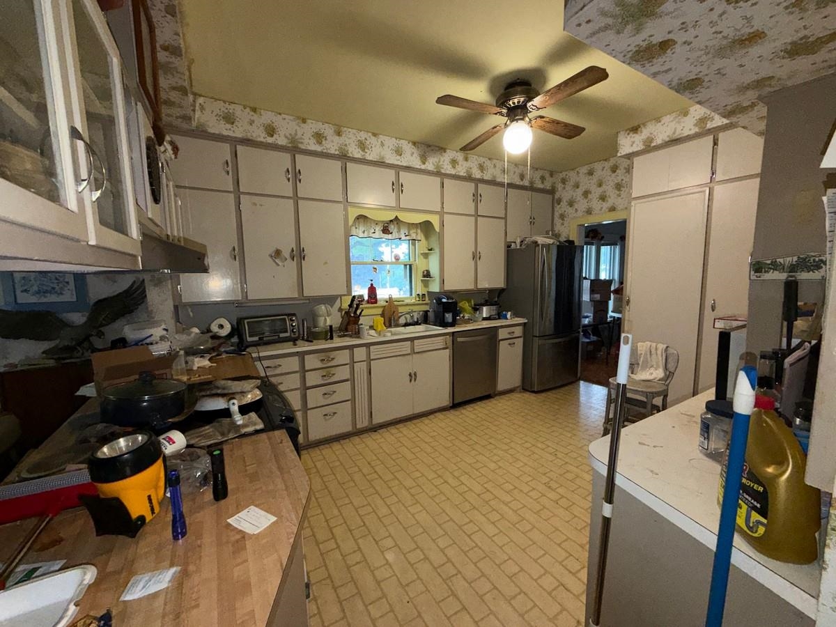 2312 WESTON AVENUE, Schofield, Wisconsin 54476, 4 Bedrooms Bedrooms, ,2 BathroomsBathrooms,Residential,For Sale,2312 WESTON AVENUE,22603998