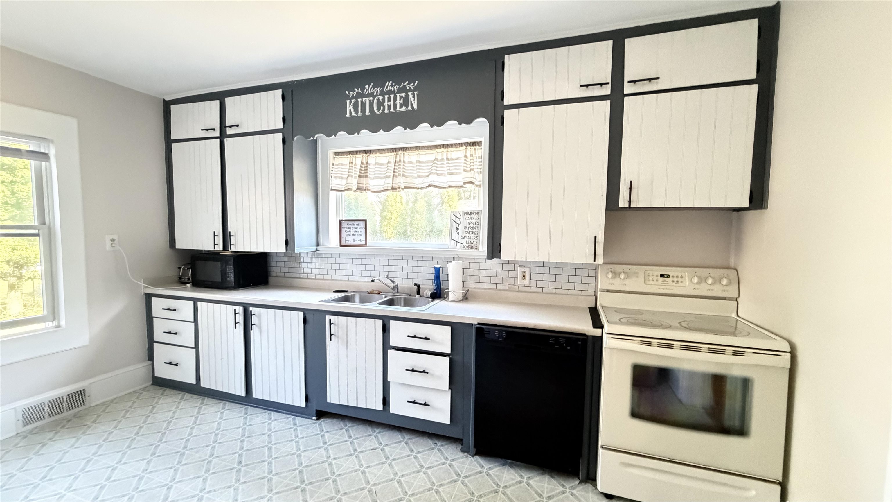 309 S CONCORD AVENUE, Marshfield, Wisconsin 54449, 2 Bedrooms Bedrooms, ,2 BathroomsBathrooms,Residential,For Sale,309 S CONCORD AVENUE,22604003