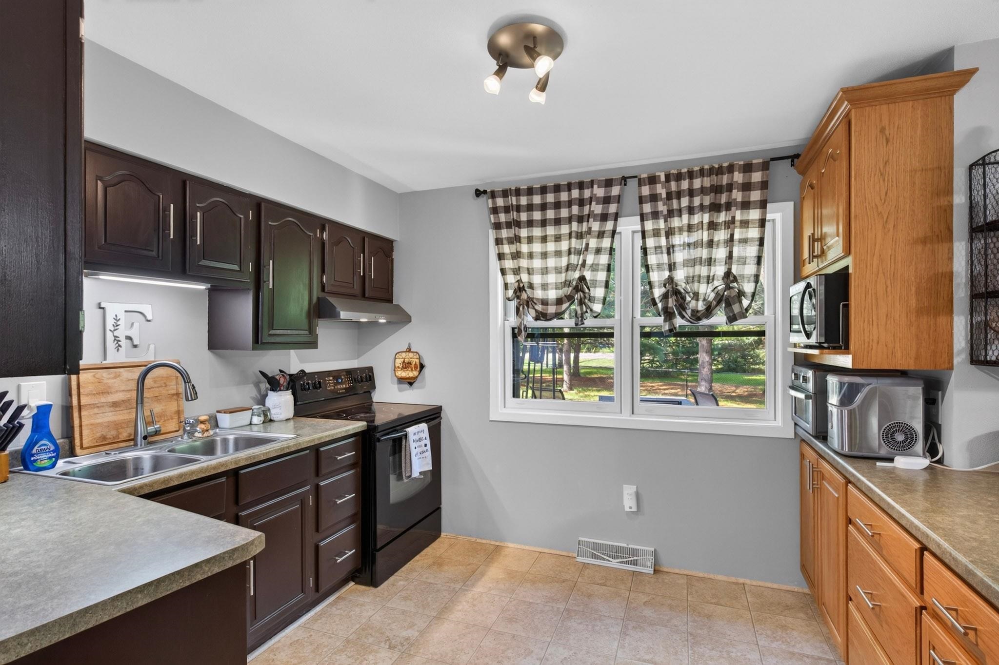 2430 MULBERRY CIRCLE, Wisconsin Rapids, Wisconsin 54494, 3 Bedrooms Bedrooms, ,2 BathroomsBathrooms,Residential,For Sale,2430 MULBERRY CIRCLE,22604005