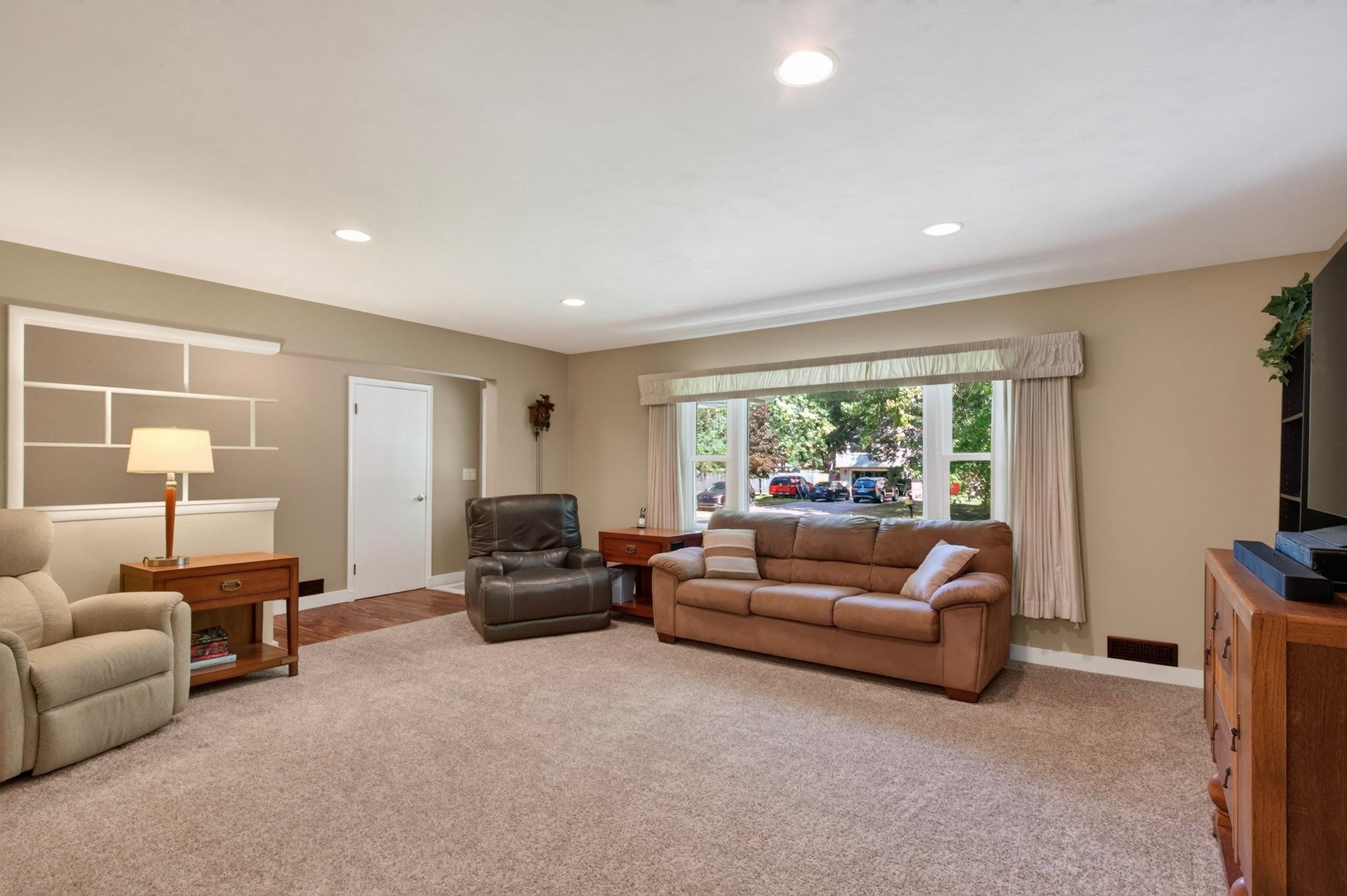 611 JOHNSON PARKWAY, Wisconsin Rapids, Wisconsin 54494, 4 Bedrooms Bedrooms, ,2 BathroomsBathrooms,Residential,For Sale,611 JOHNSON PARKWAY,22604008