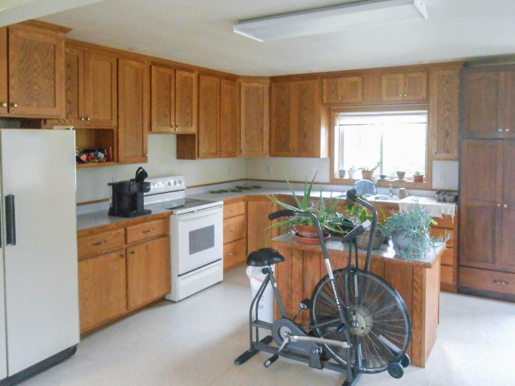 241474 BUNGALOO ROAD, Athens, Wisconsin 54411, 5 Bedrooms Bedrooms, ,3 BathroomsBathrooms,Residential,For Sale,241474 BUNGALOO ROAD,22604014