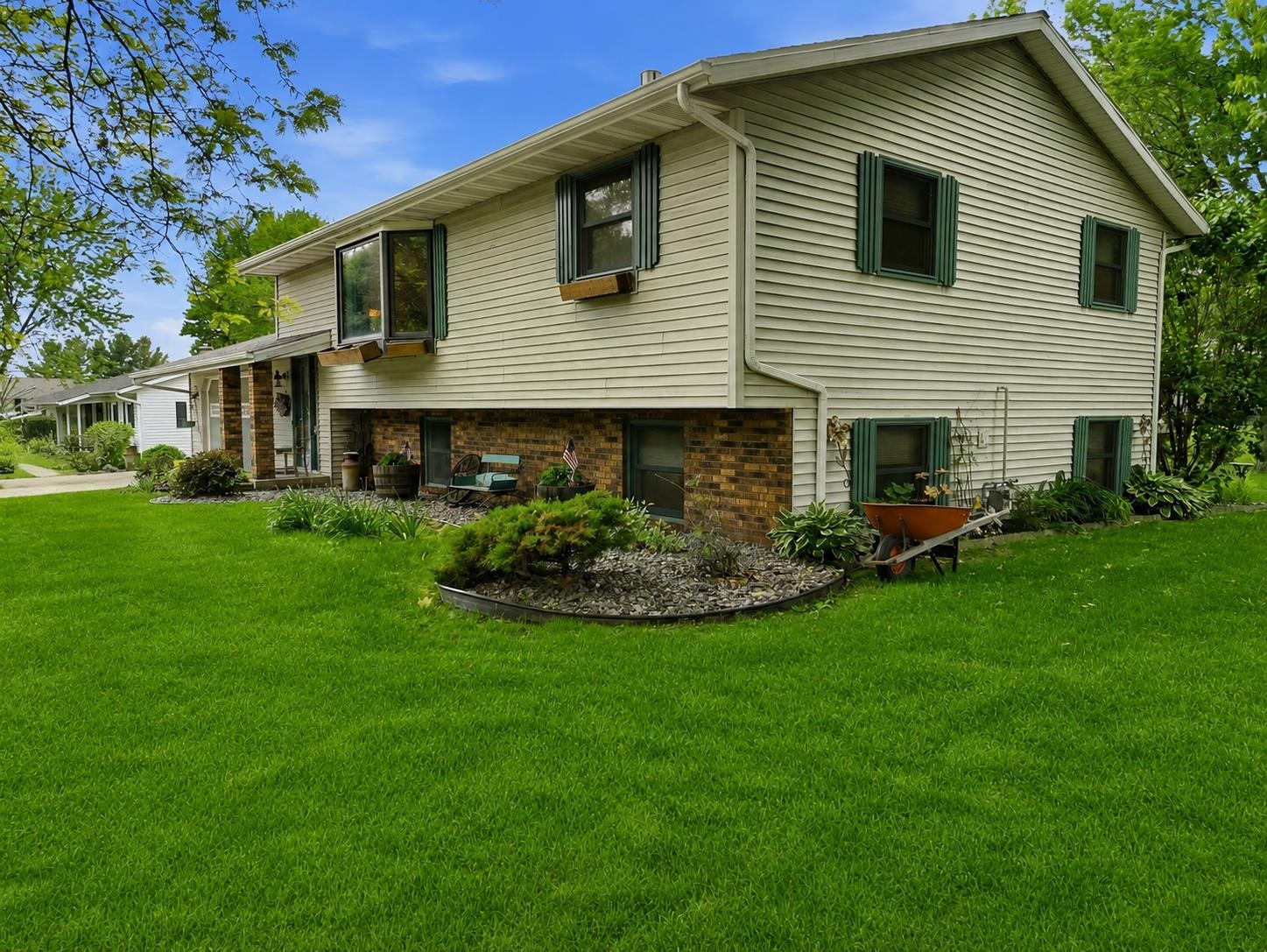 1019 W UPHAM STREET, Marshfield, Wisconsin 54449, 4 Bedrooms Bedrooms, ,2 BathroomsBathrooms,Residential,For Sale,1019 W UPHAM STREET,22604033