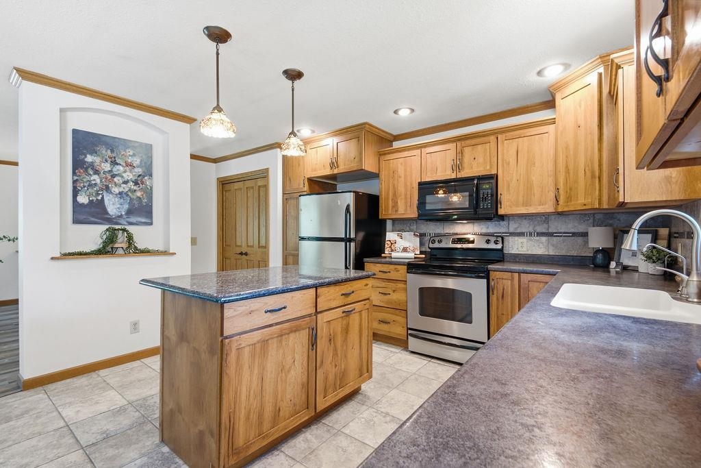 1019 W UPHAM STREET, Marshfield, Wisconsin 54449, 4 Bedrooms Bedrooms, ,2 BathroomsBathrooms,Residential,For Sale,1019 W UPHAM STREET,22604033