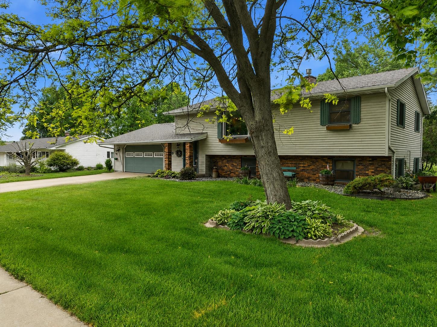 1019 W UPHAM STREET, Marshfield, Wisconsin 54449, 4 Bedrooms Bedrooms, ,2 BathroomsBathrooms,Residential,For Sale,1019 W UPHAM STREET,22604033