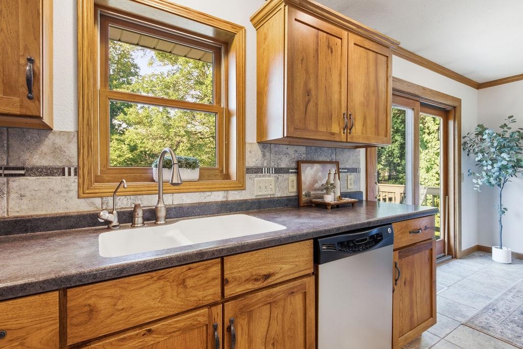 1019 W UPHAM STREET, Marshfield, Wisconsin 54449, 4 Bedrooms Bedrooms, ,2 BathroomsBathrooms,Residential,For Sale,1019 W UPHAM STREET,22604033