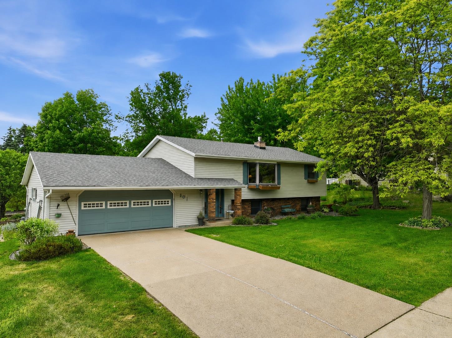 1019 W UPHAM STREET, Marshfield, Wisconsin 54449, 4 Bedrooms Bedrooms, ,2 BathroomsBathrooms,Residential,For Sale,1019 W UPHAM STREET,22604033