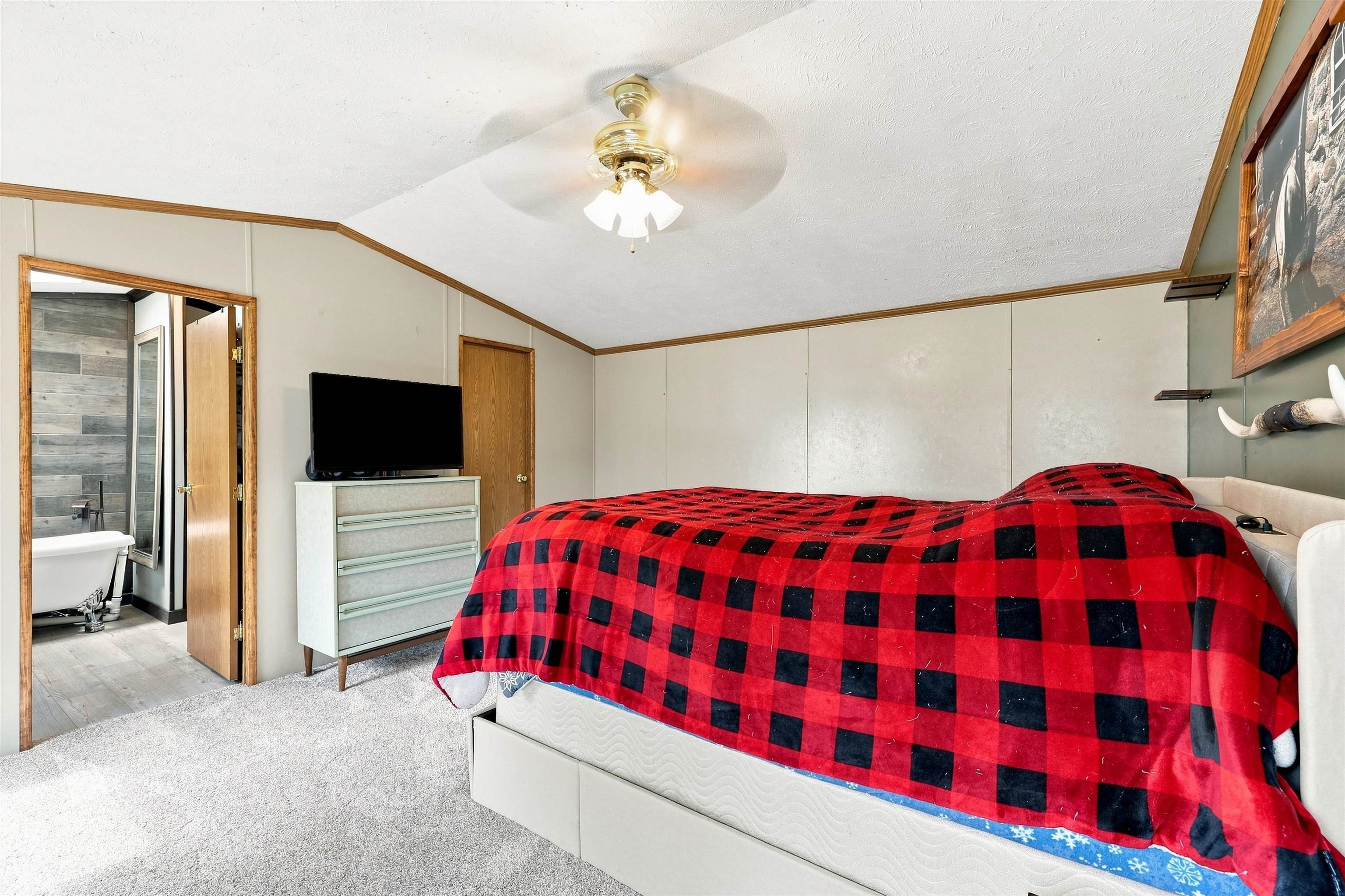 N485 EAST ROAD, Waupaca, Wisconsin 54981, 2 Bedrooms Bedrooms, ,2 BathroomsBathrooms,Residential,For Sale,N485 EAST ROAD,22604048
